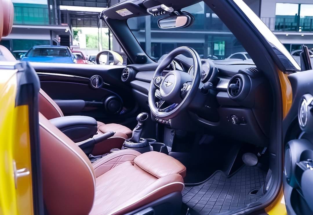 2017 MINI COOPERS CONVERTIBLE F57