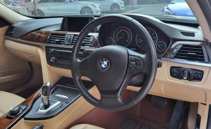 2013 BMW 320i Luxury