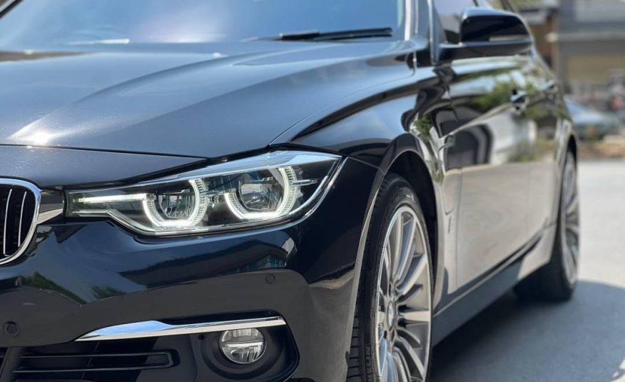 2016 BMW 330e Luxury