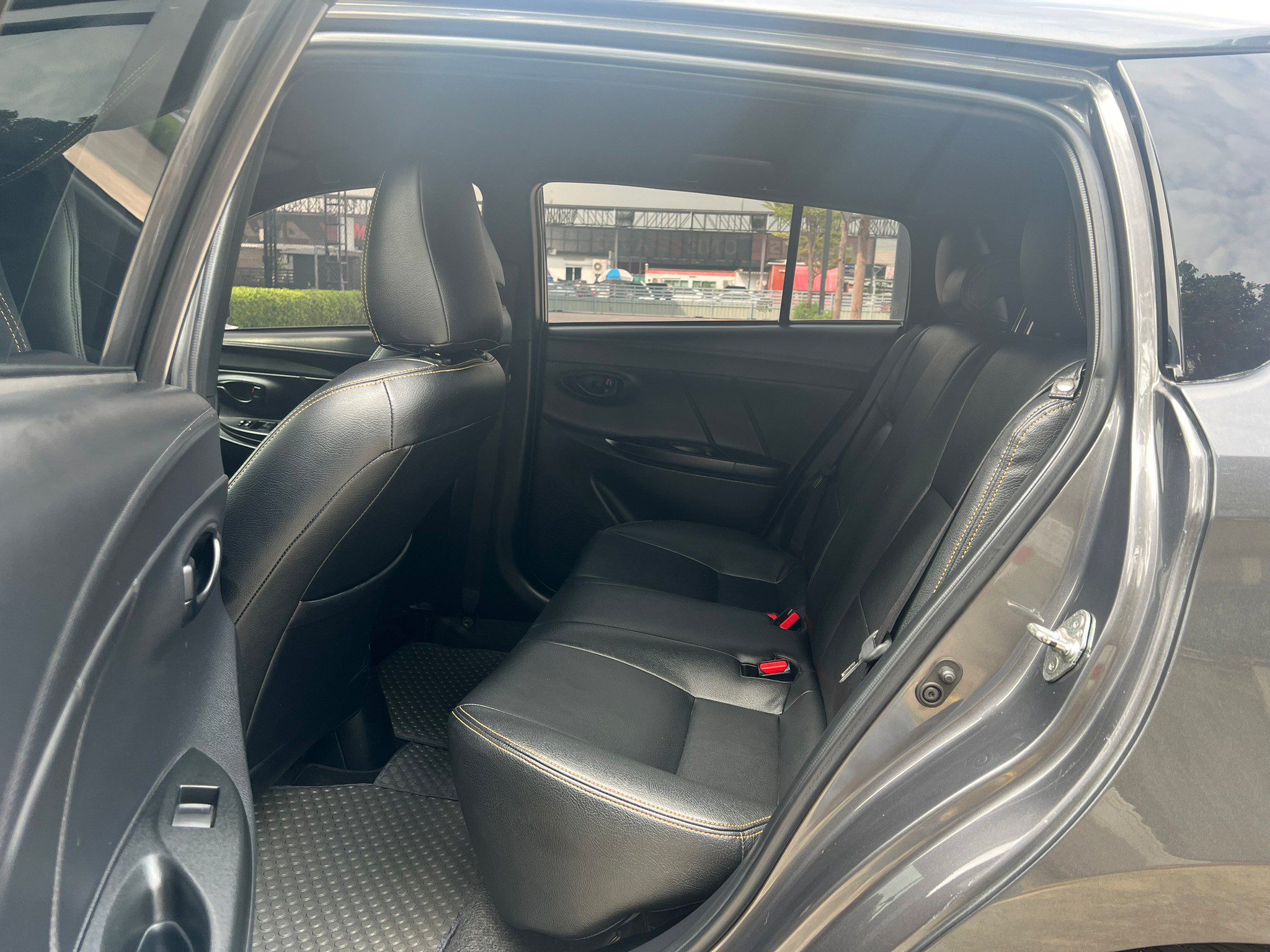 2014 TOYOTA YARIS 1.2E