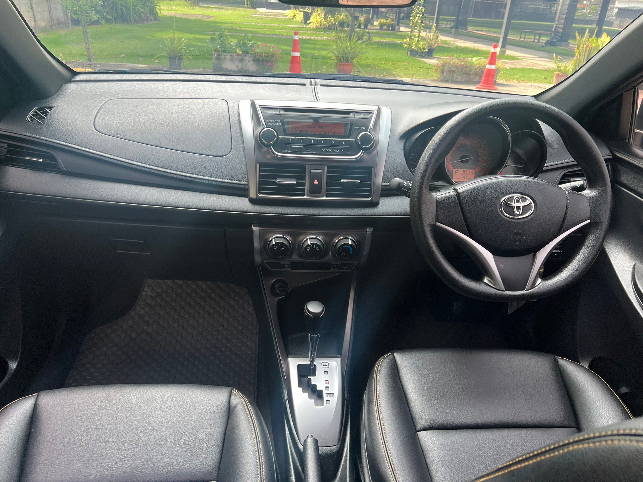 2014 TOYOTA YARIS 1.2E