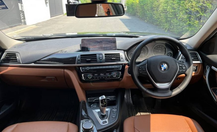 2016 BMW 330e Luxury