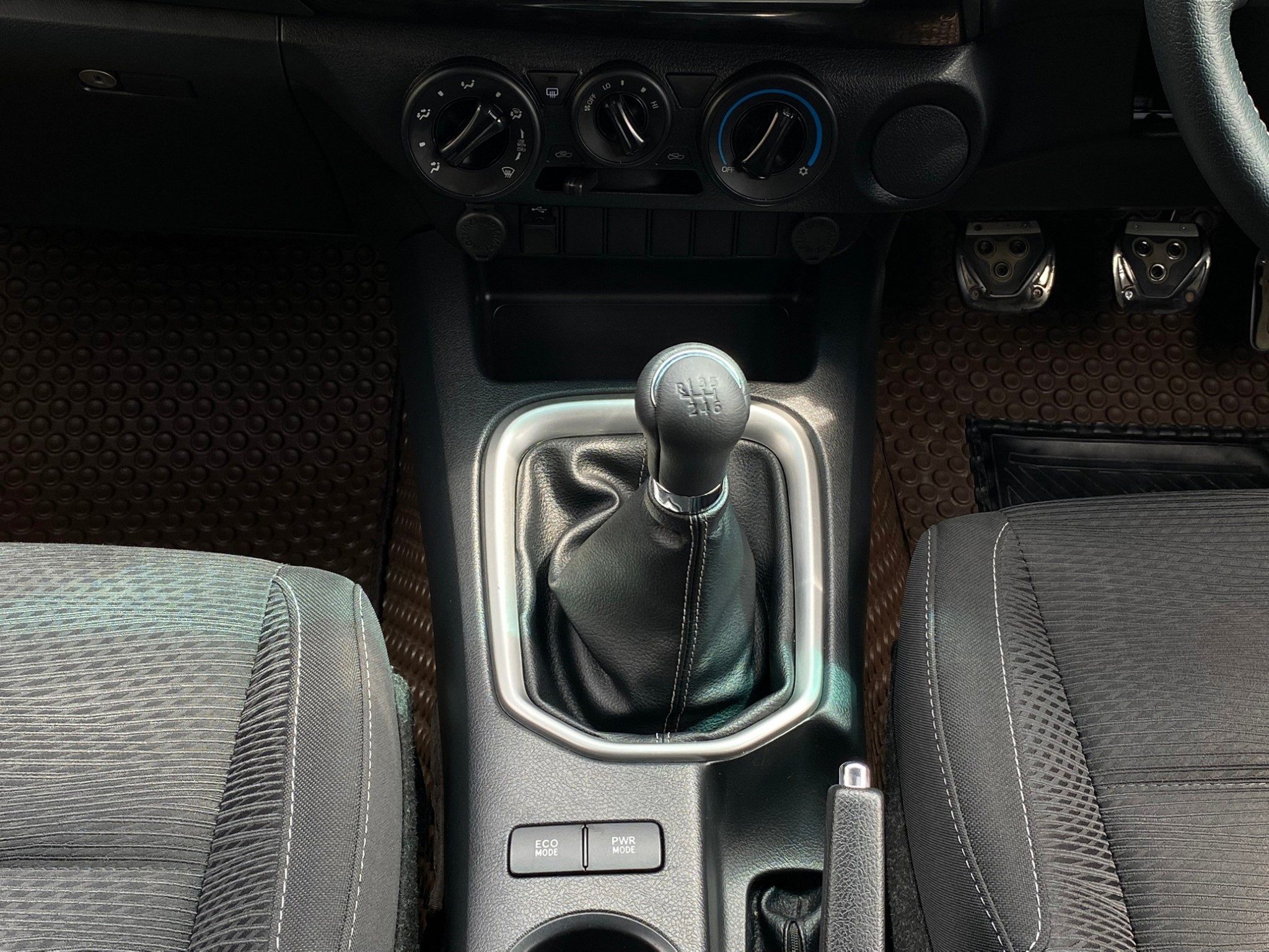TOYOTA REVO SMARTCAB 2.4 E PRERUNNER