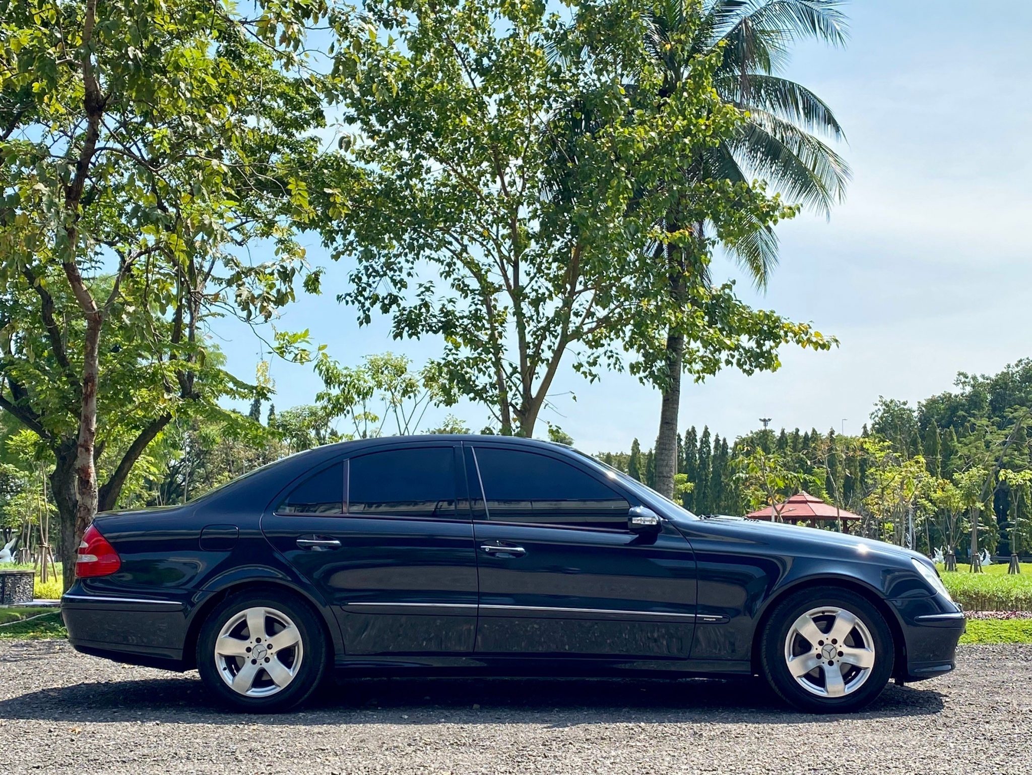 2003 BENZ E240 2.6 AT
