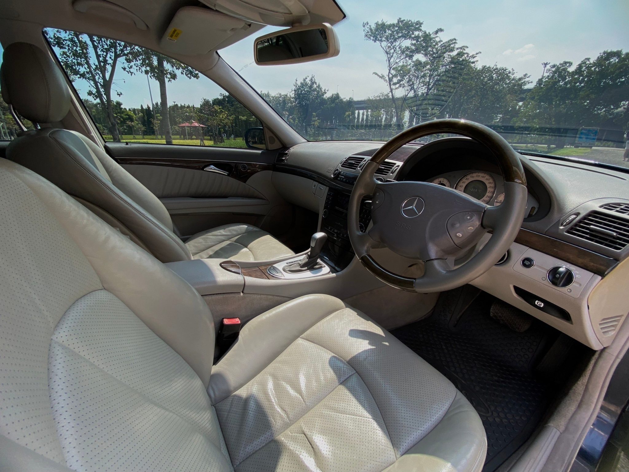 2003 BENZ E240 2.6 AT