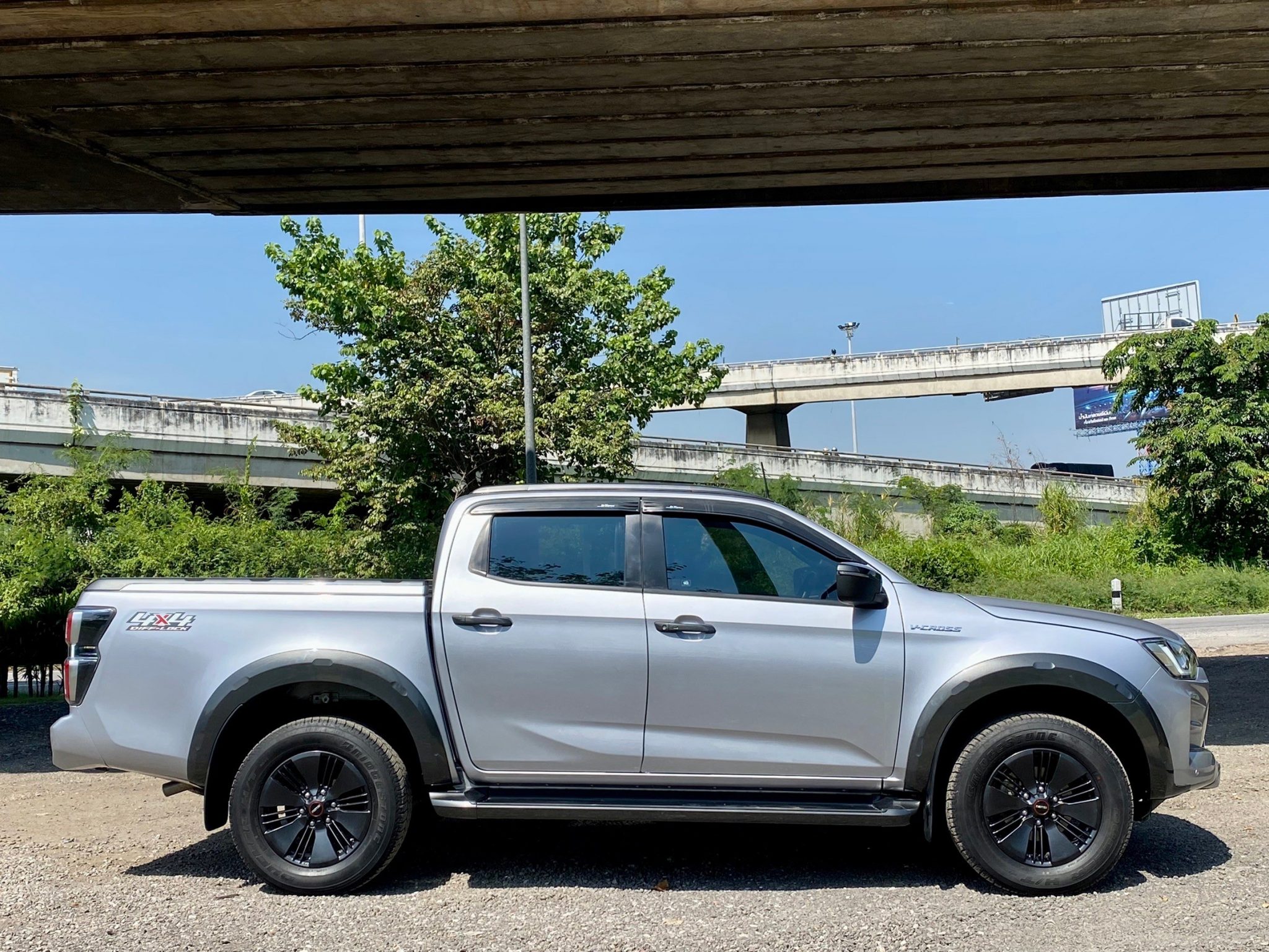 ISUZU DMAX V-CROSS DOUBLE CAB 3.0 M NAVI AT