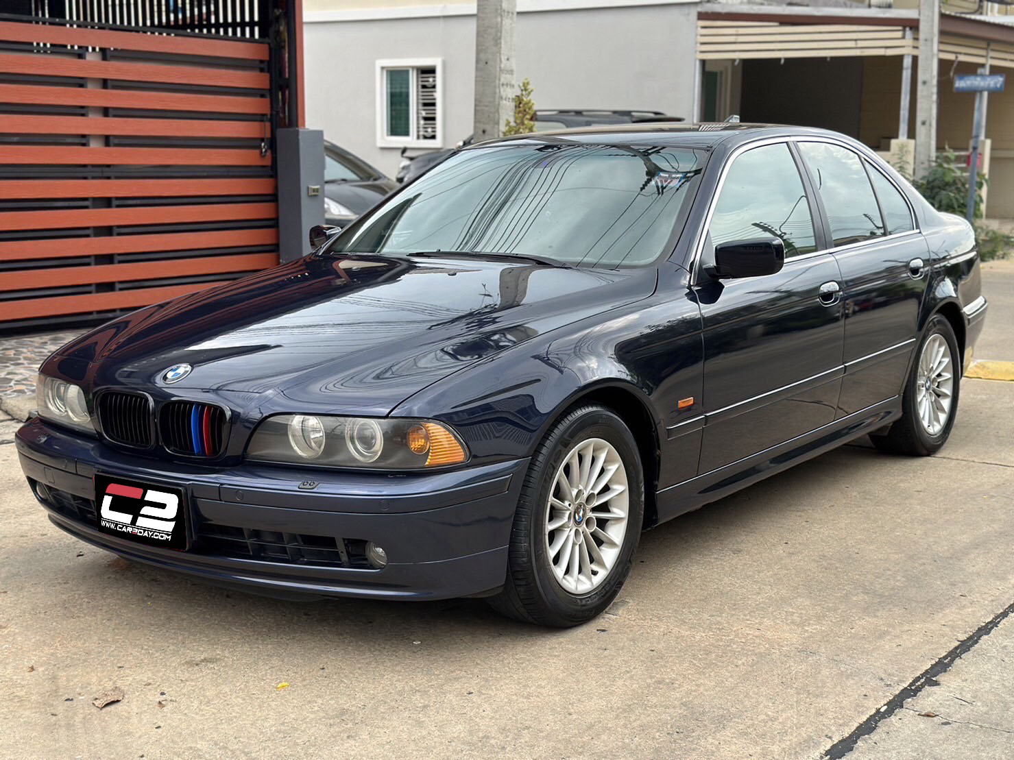 2001 BMW 523ia