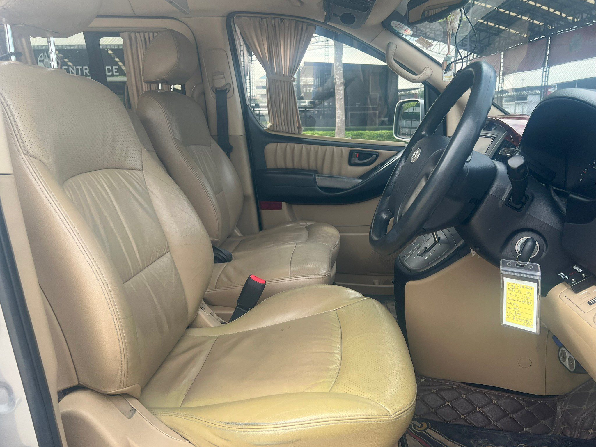 2011 HUNDAI H1  Deluxe  Auto 2.5D