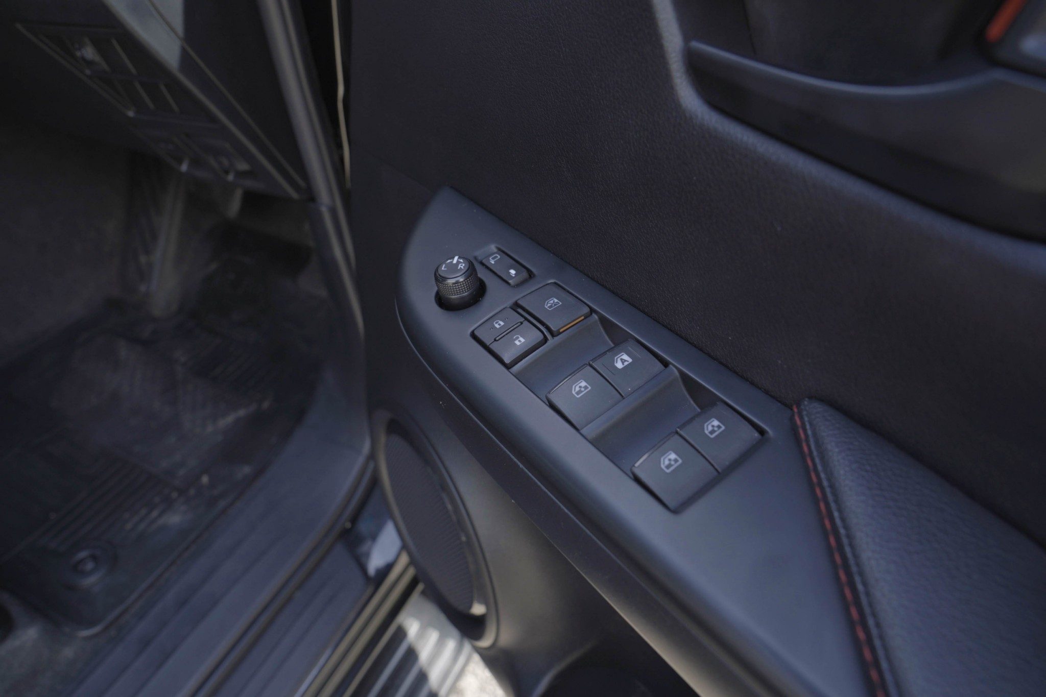 2016 TOYOTA HILUX REVO 2.4 E AT