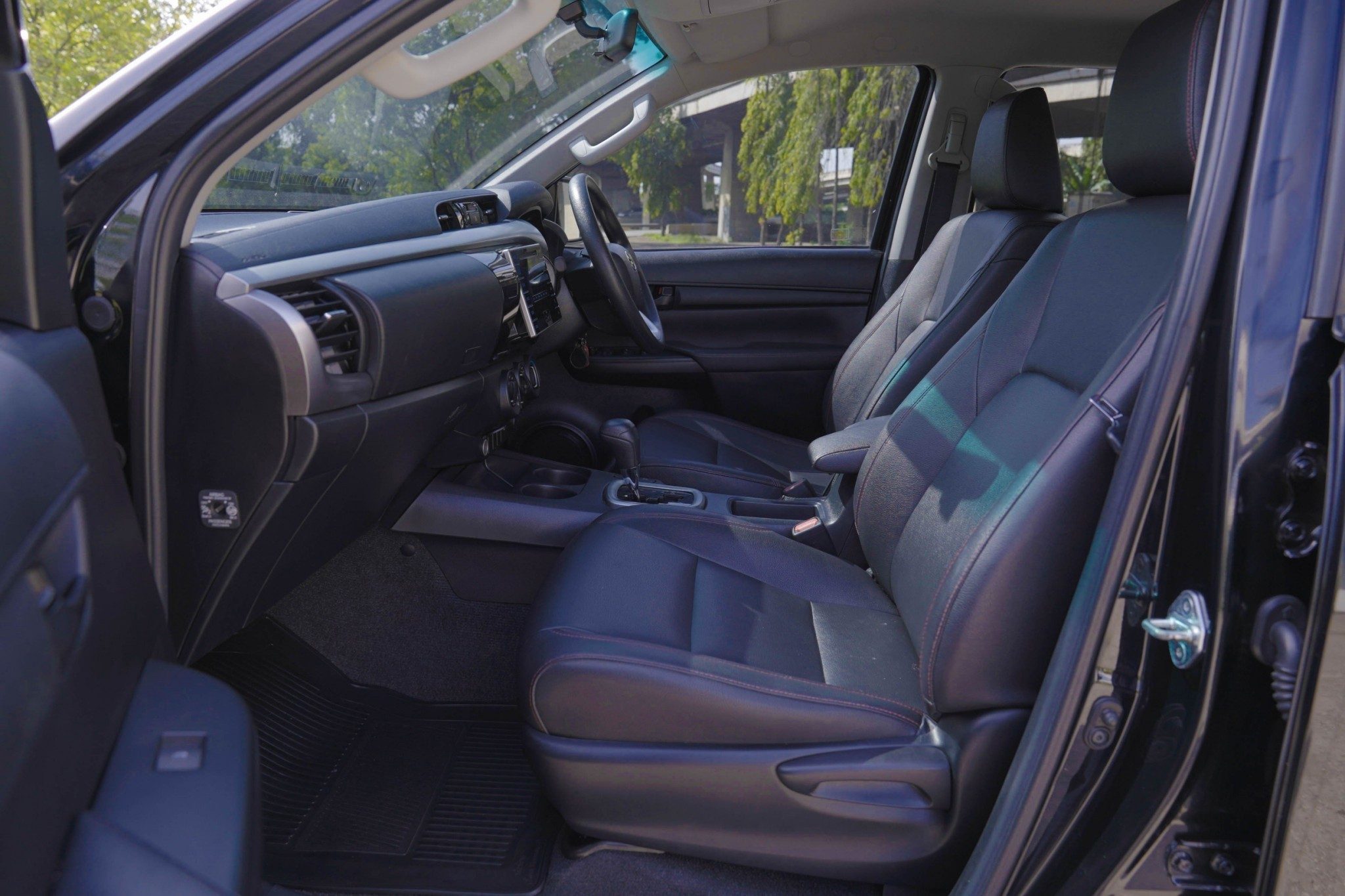 2016 TOYOTA HILUX REVO 2.4 E AT