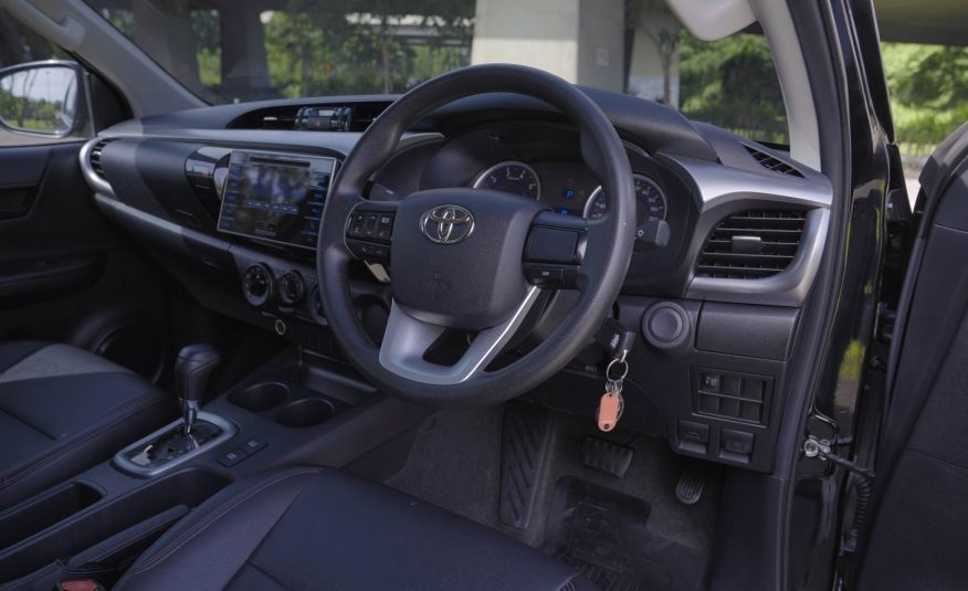 2016 TOYOTA HILUX REVO 2.4 E AT