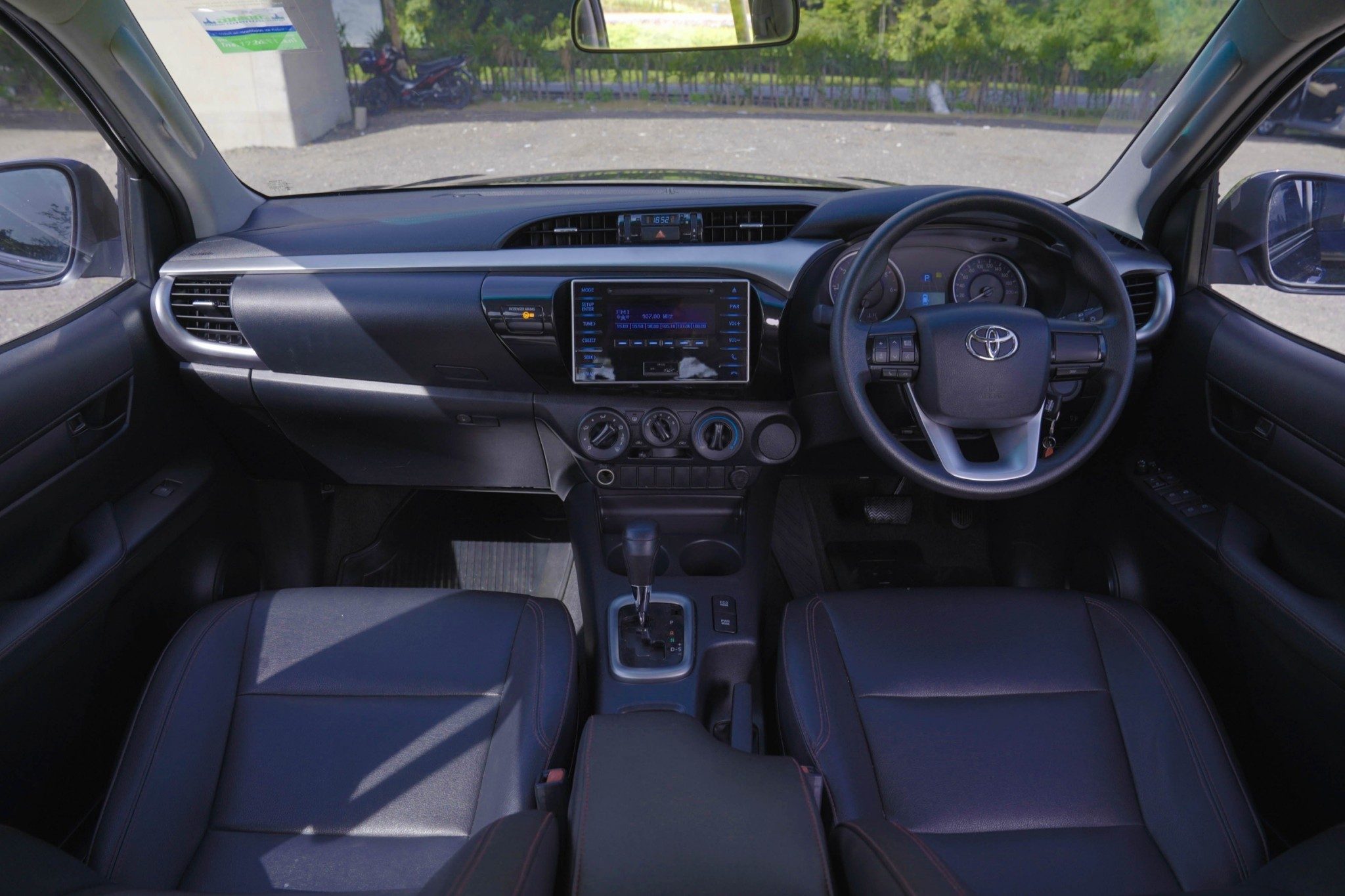 2016 TOYOTA HILUX REVO 2.4 E AT