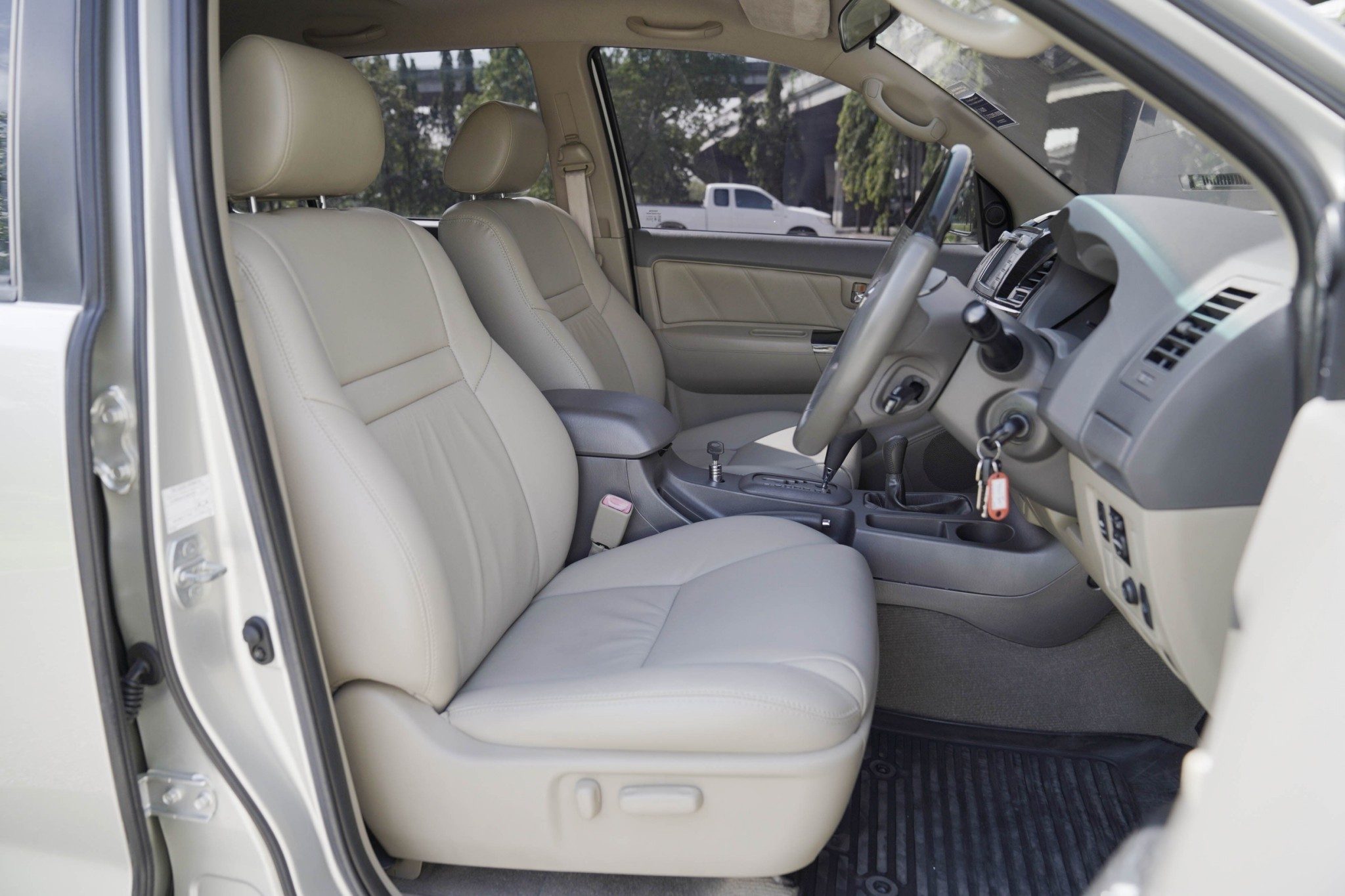 2012 TOYOTA FORTUNER 3.0 V AT
