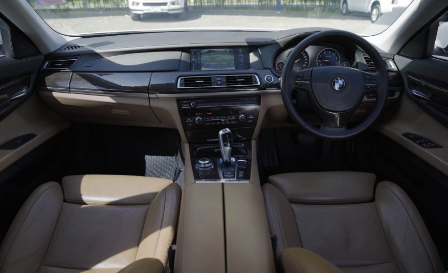 2012 BMW 740 Li 3.0 AT