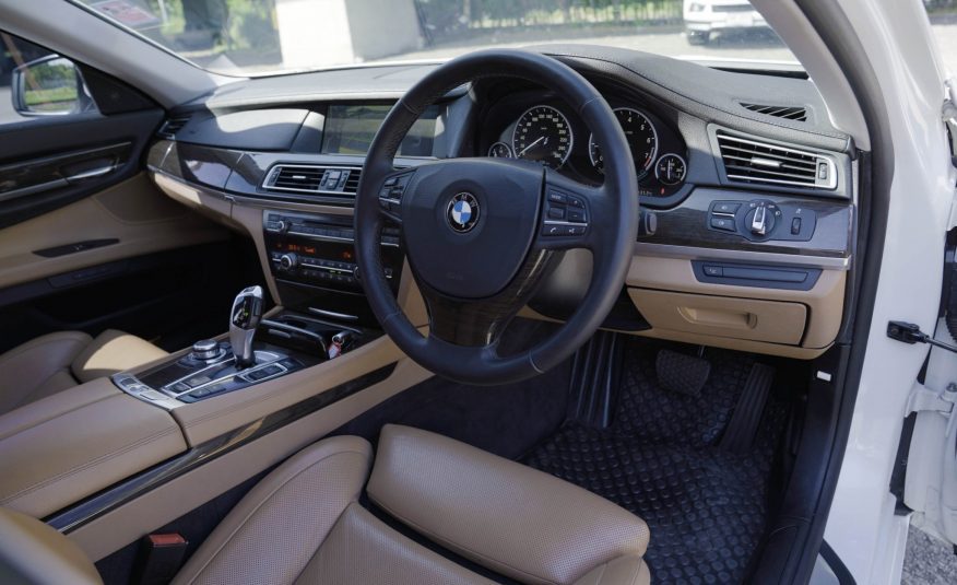 2012 BMW 740 Li 3.0 AT