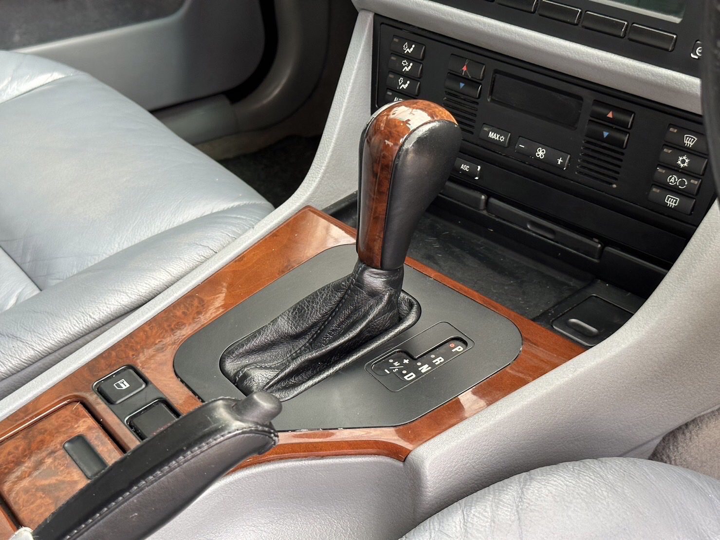 2001 BMW 523ia