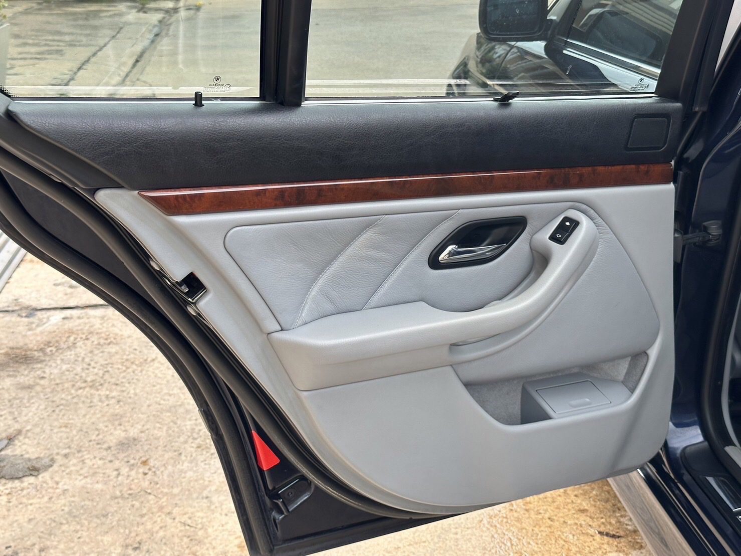 2001 BMW 523ia