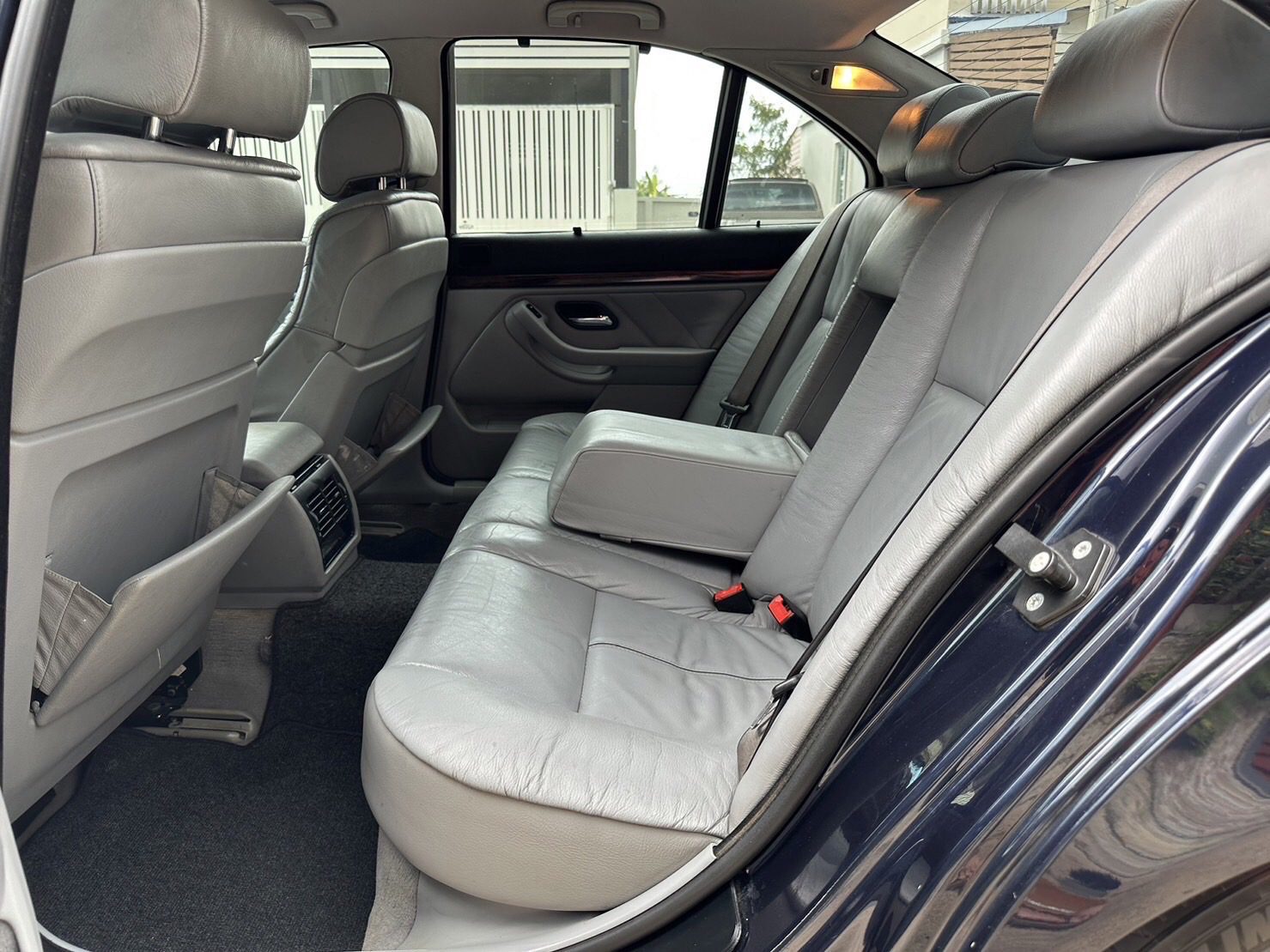 2001 BMW 523ia