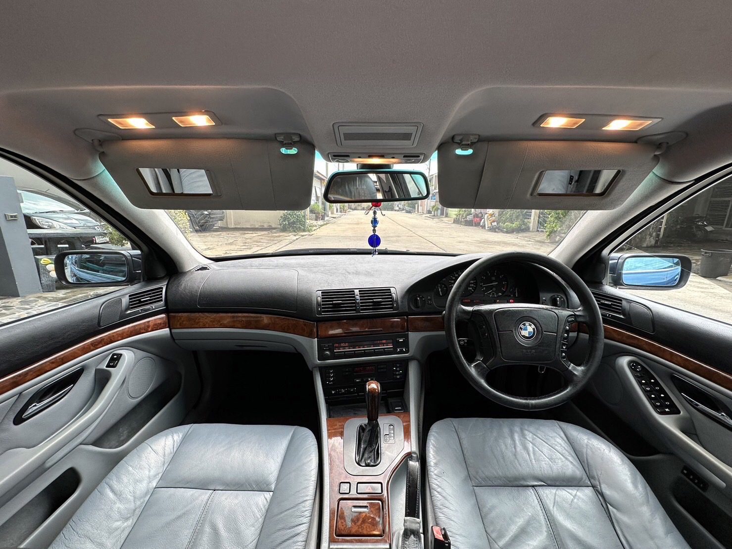 2001 BMW 523ia