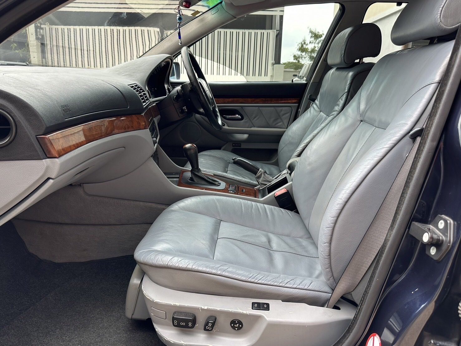 2001 BMW 523ia