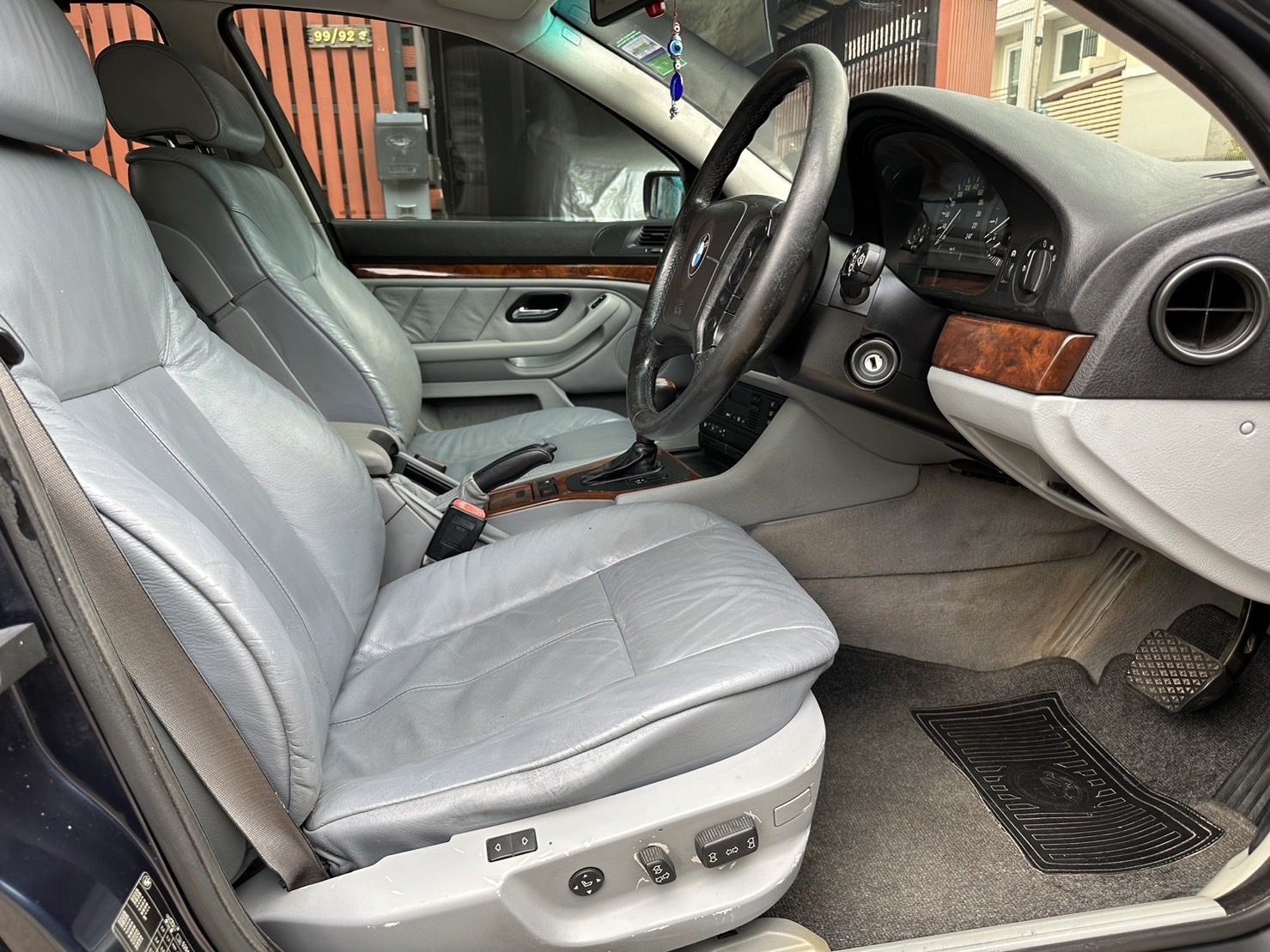 2001 BMW 523ia