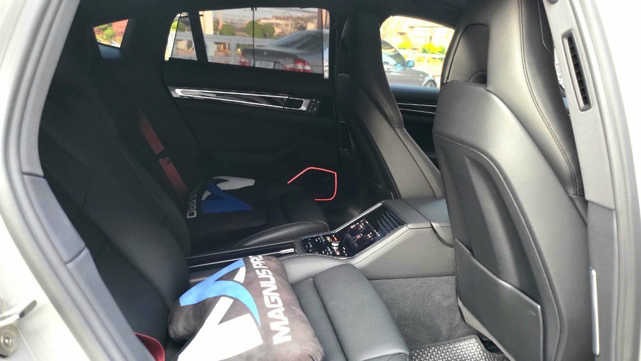 2022 Porsche Panamera 4 E Hybrid Platinum Edition