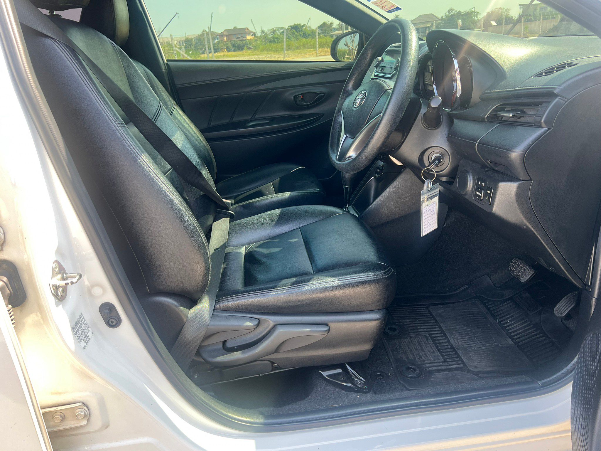 2014 TOYOTA YARIS 1.2 E