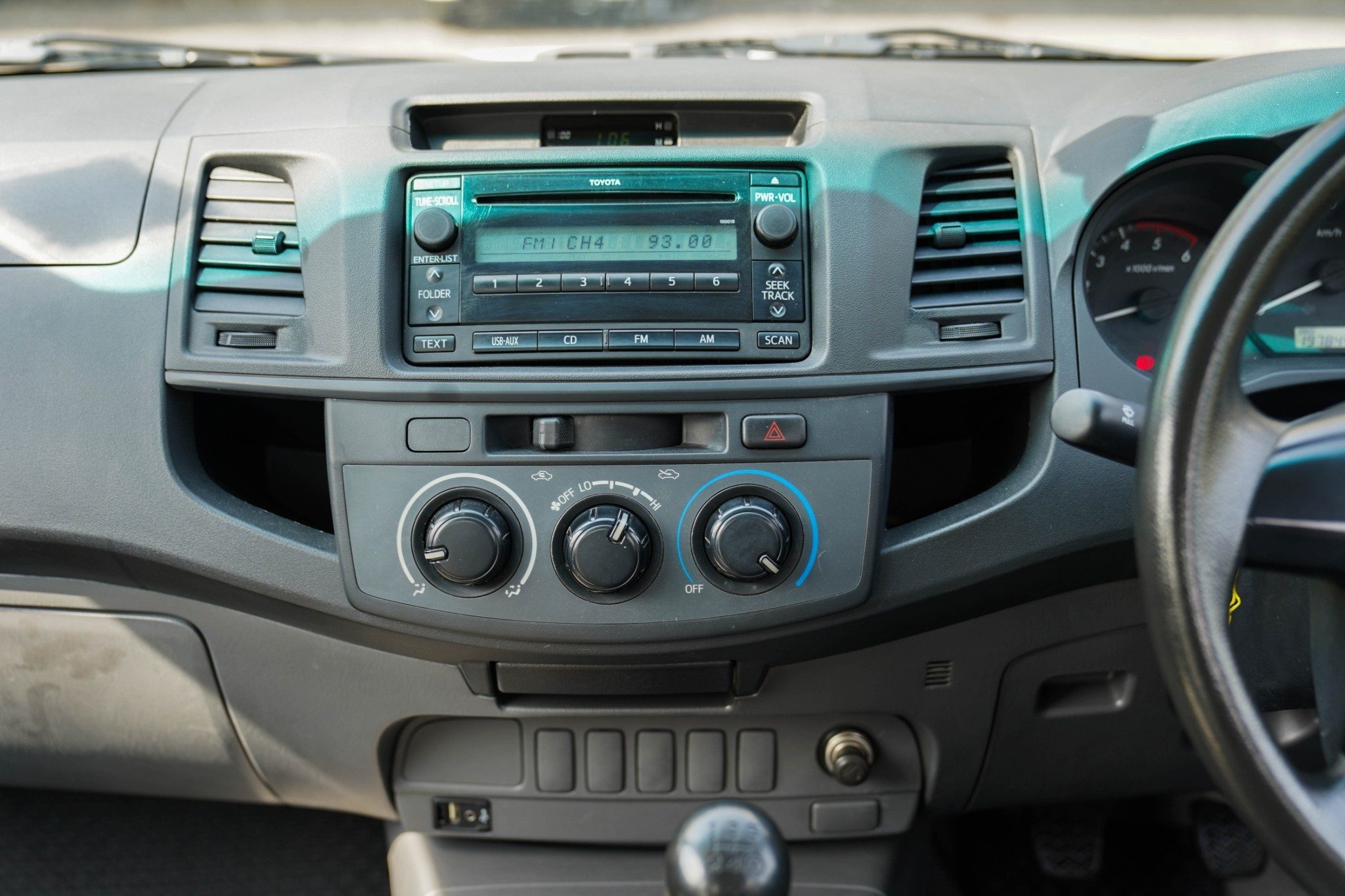 2013 TOYOTA VIGO CHAMP SMART CAB 2.5 MT