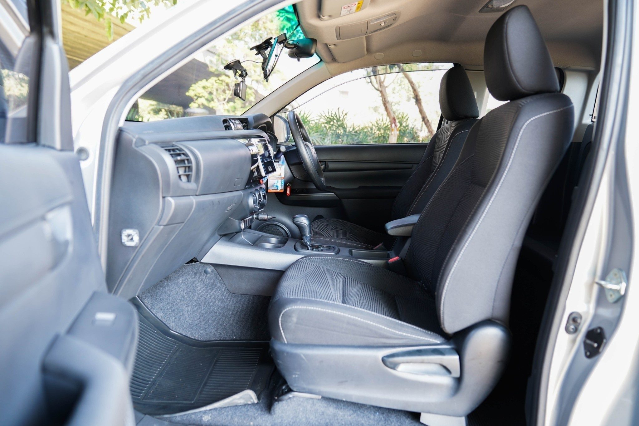2019 TOYOTA HILUX REVO CAB 2.4 E AT