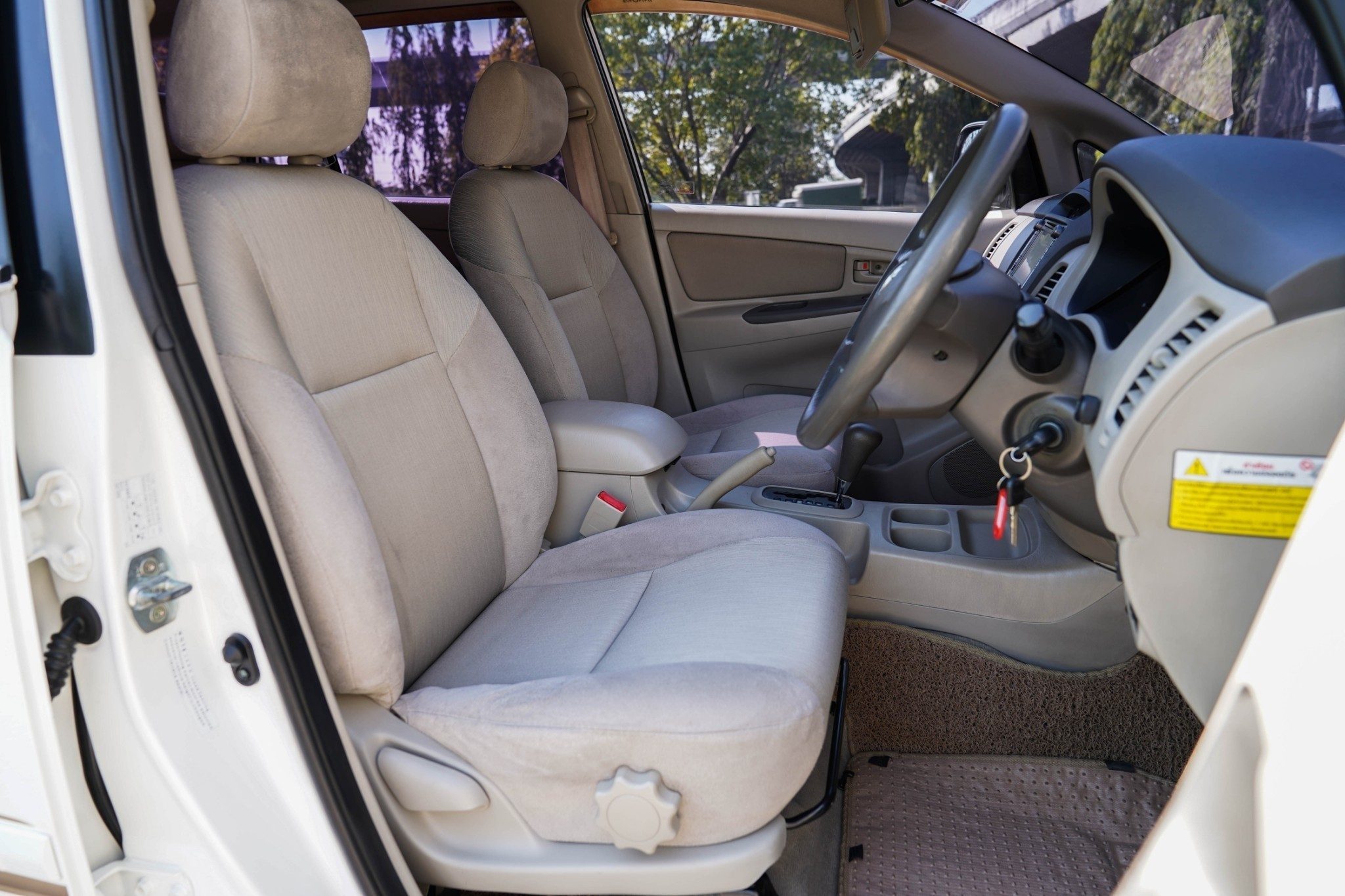 2010 TOYOTA INNOVA 2.0 G EXCLUSIVE AT