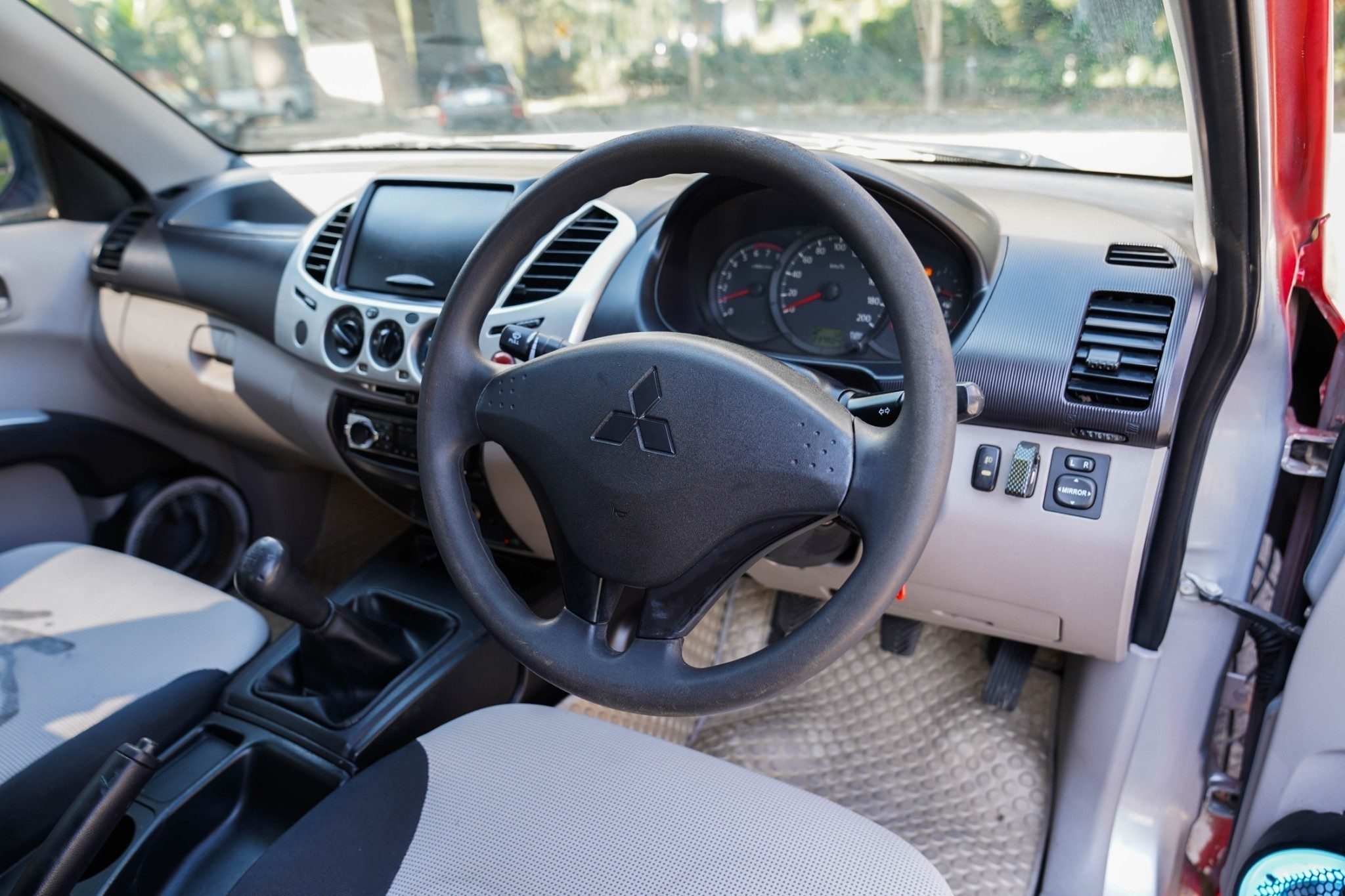 2010 MITSUBISHI TRITON 2.4 GLX MEGA CAB MT