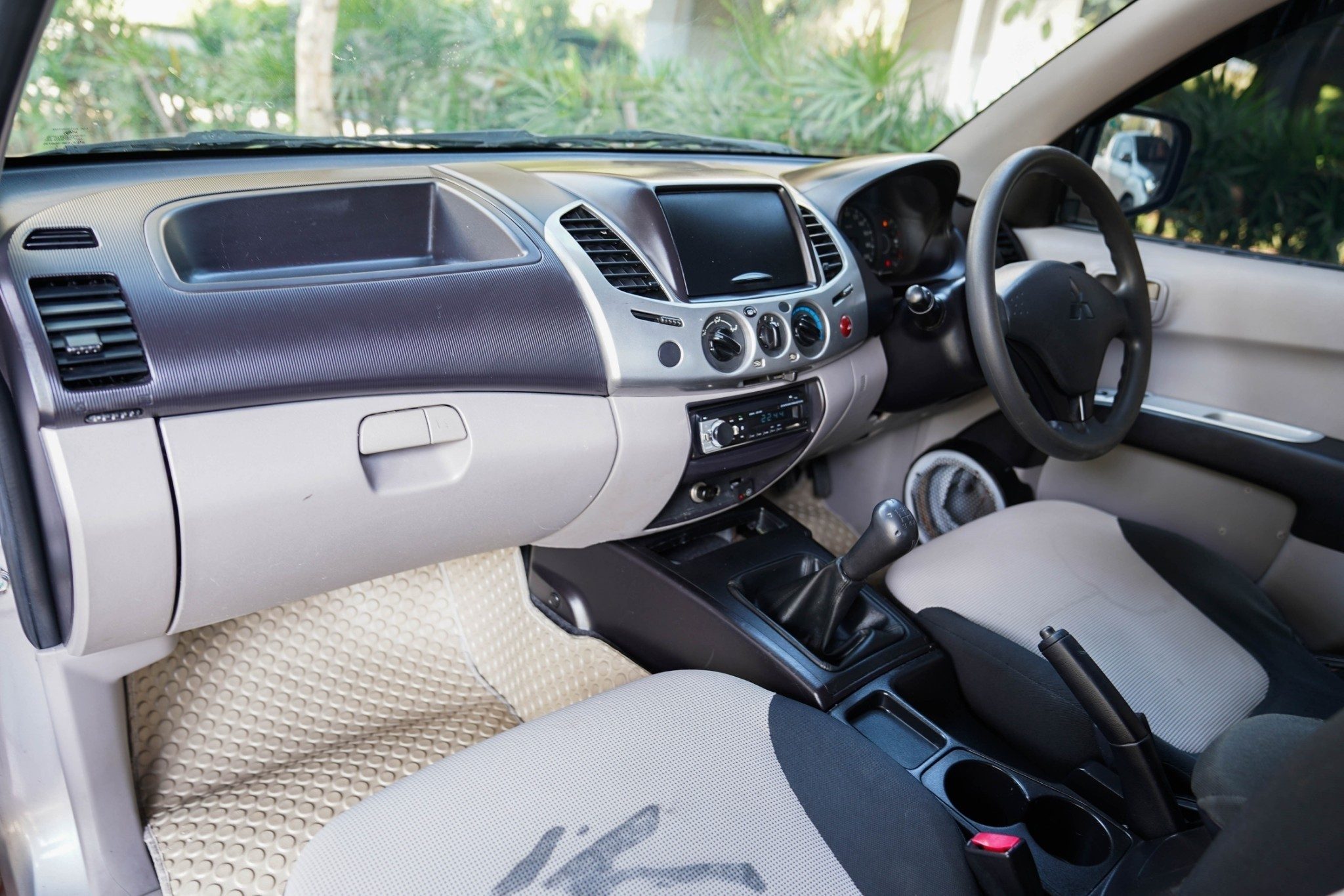 2010 MITSUBISHI TRITON 2.4 GLX MEGA CAB MT