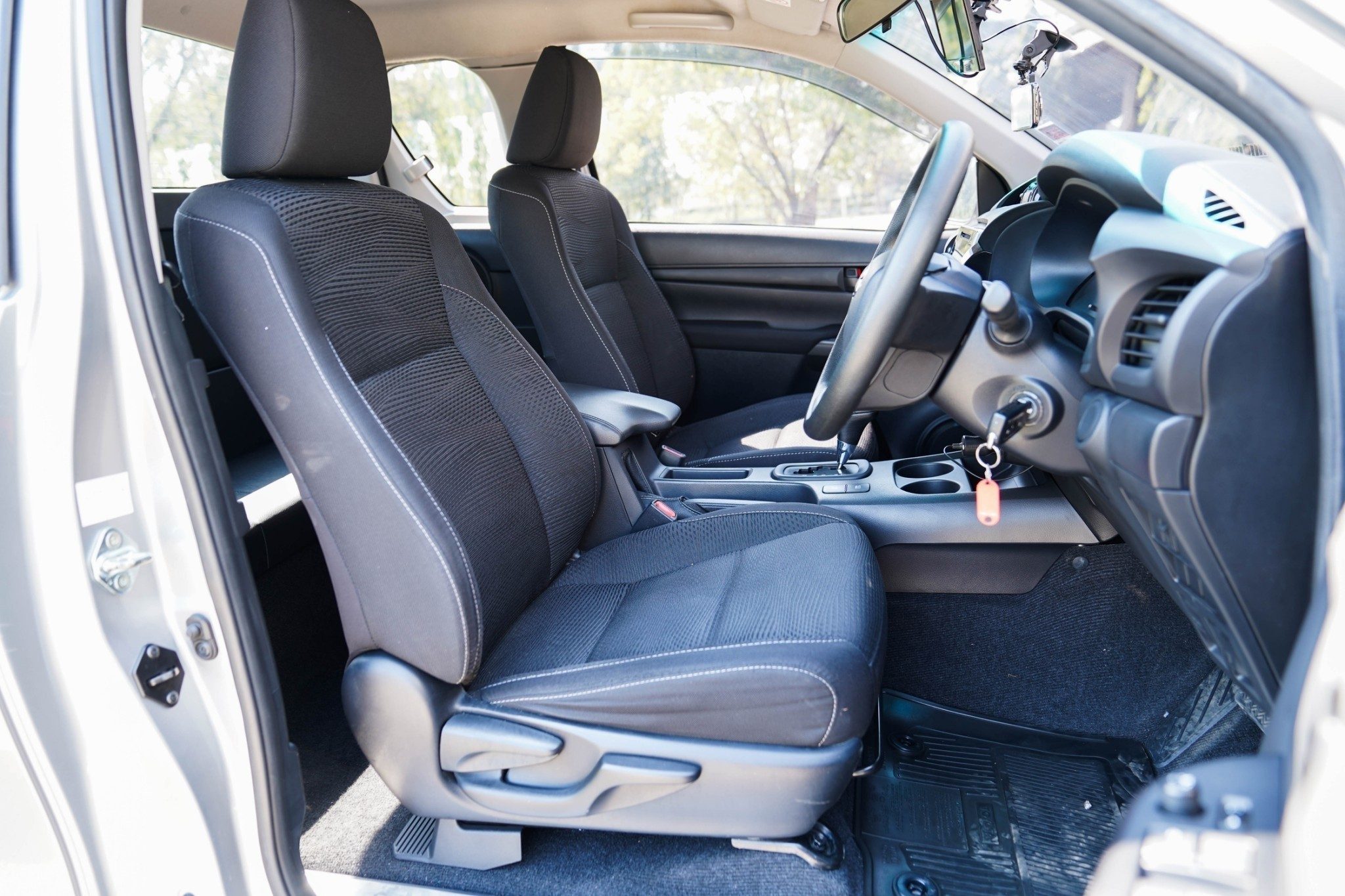 2019 TOYOTA HILUX REVO CAB 2.4 E AT