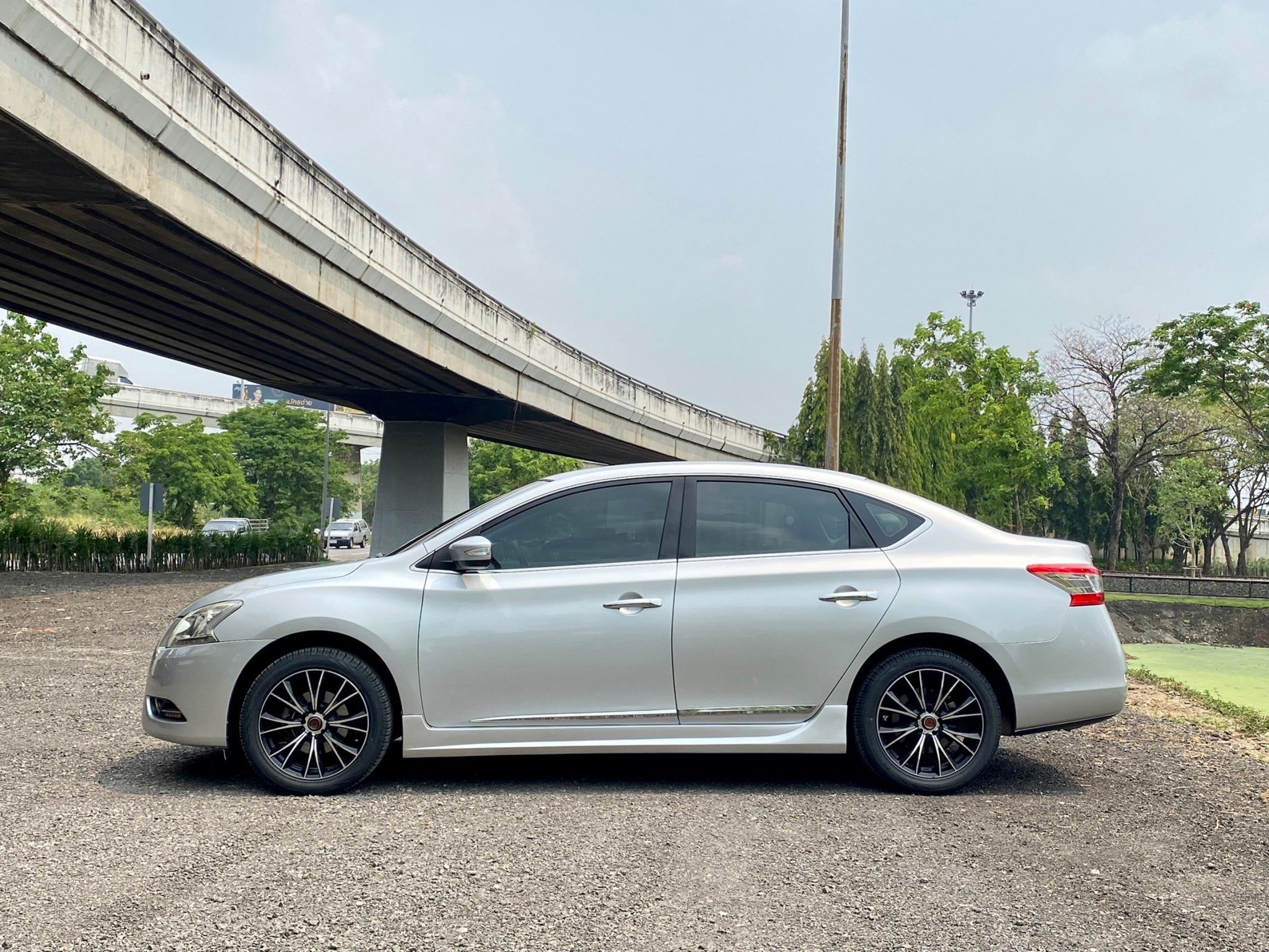 2012 NISSAN SYLPHY 1.8 V AT