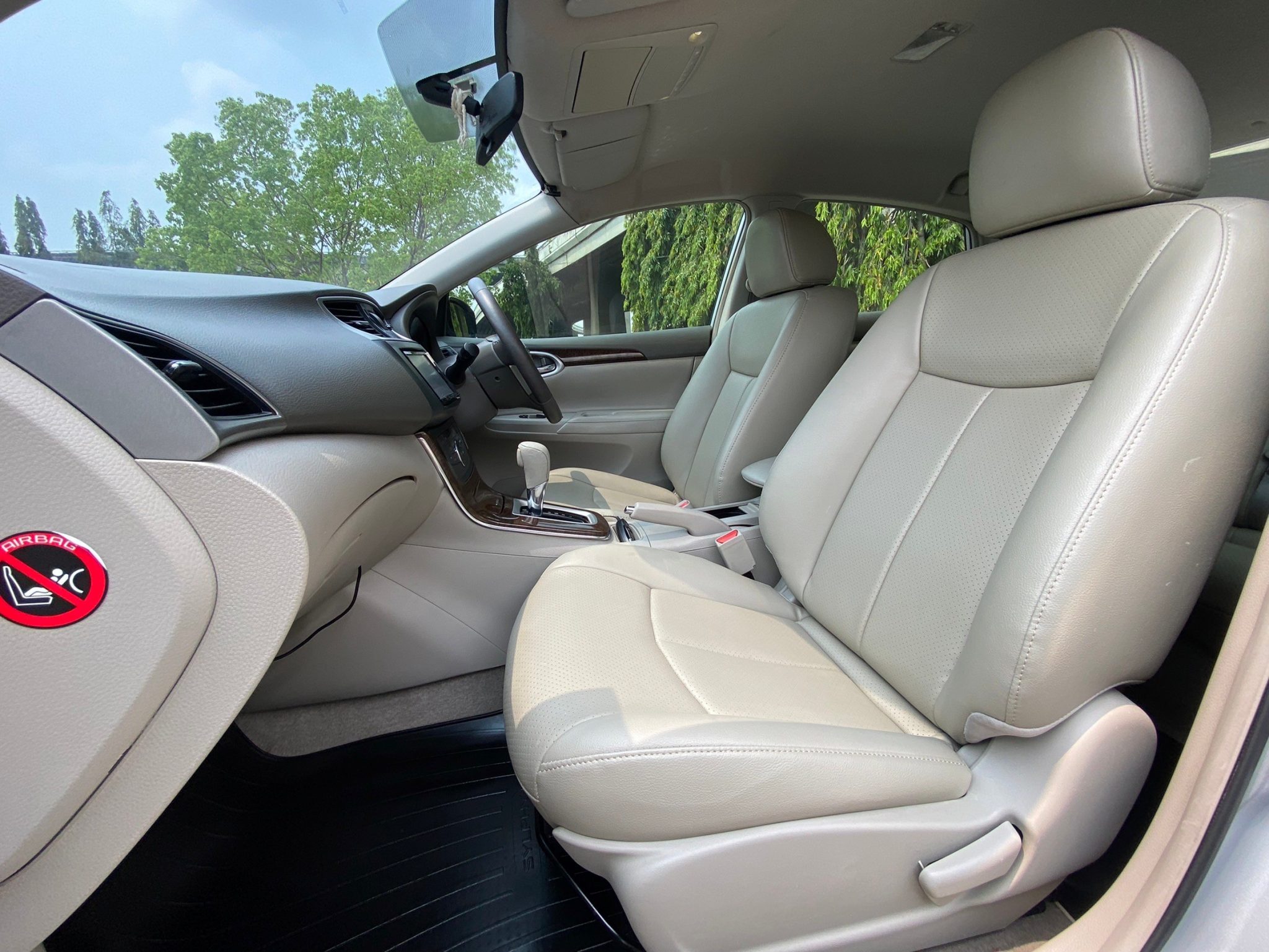 2012 NISSAN SYLPHY 1.8 V AT