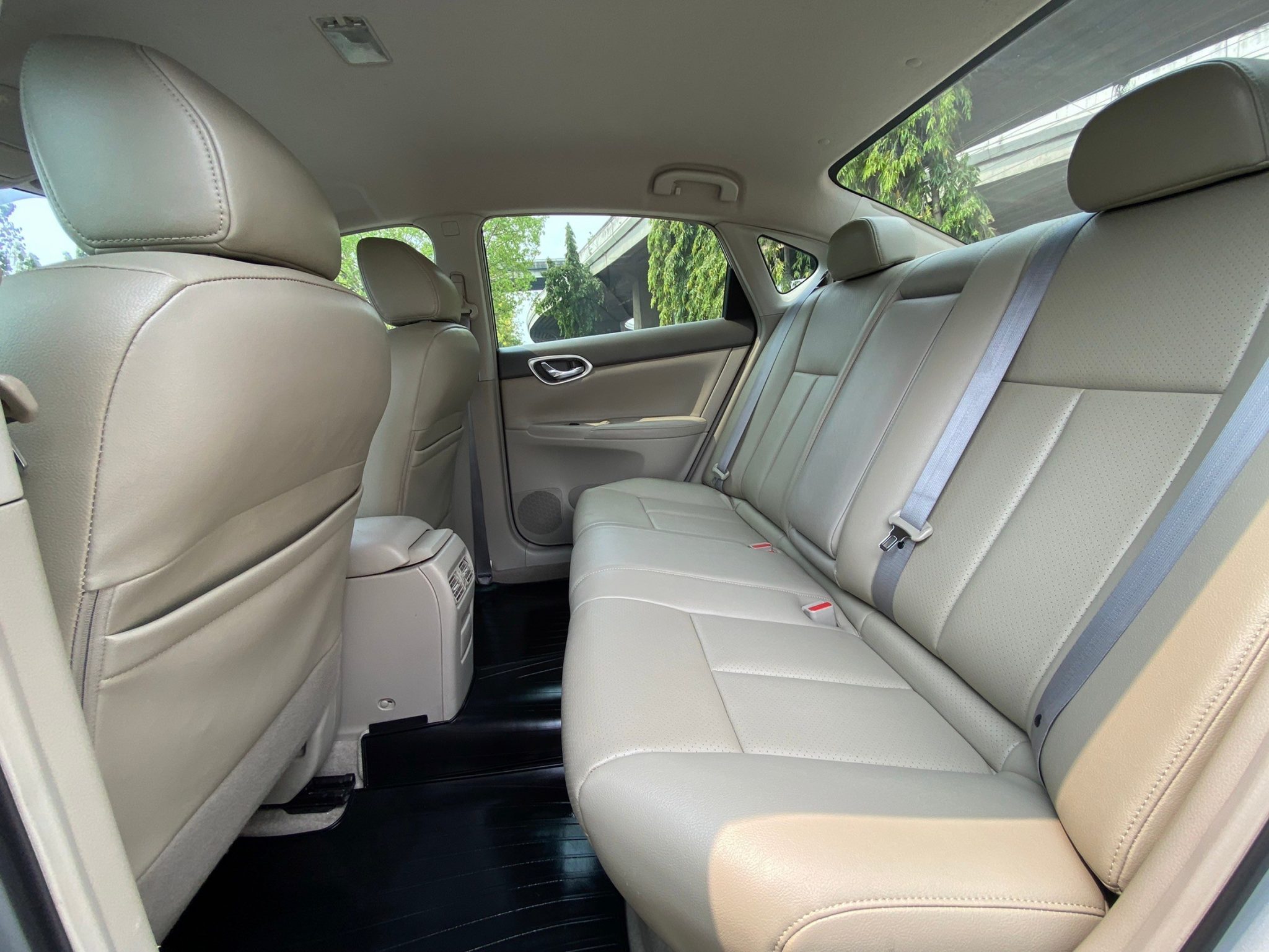 2012 NISSAN SYLPHY 1.8 V AT