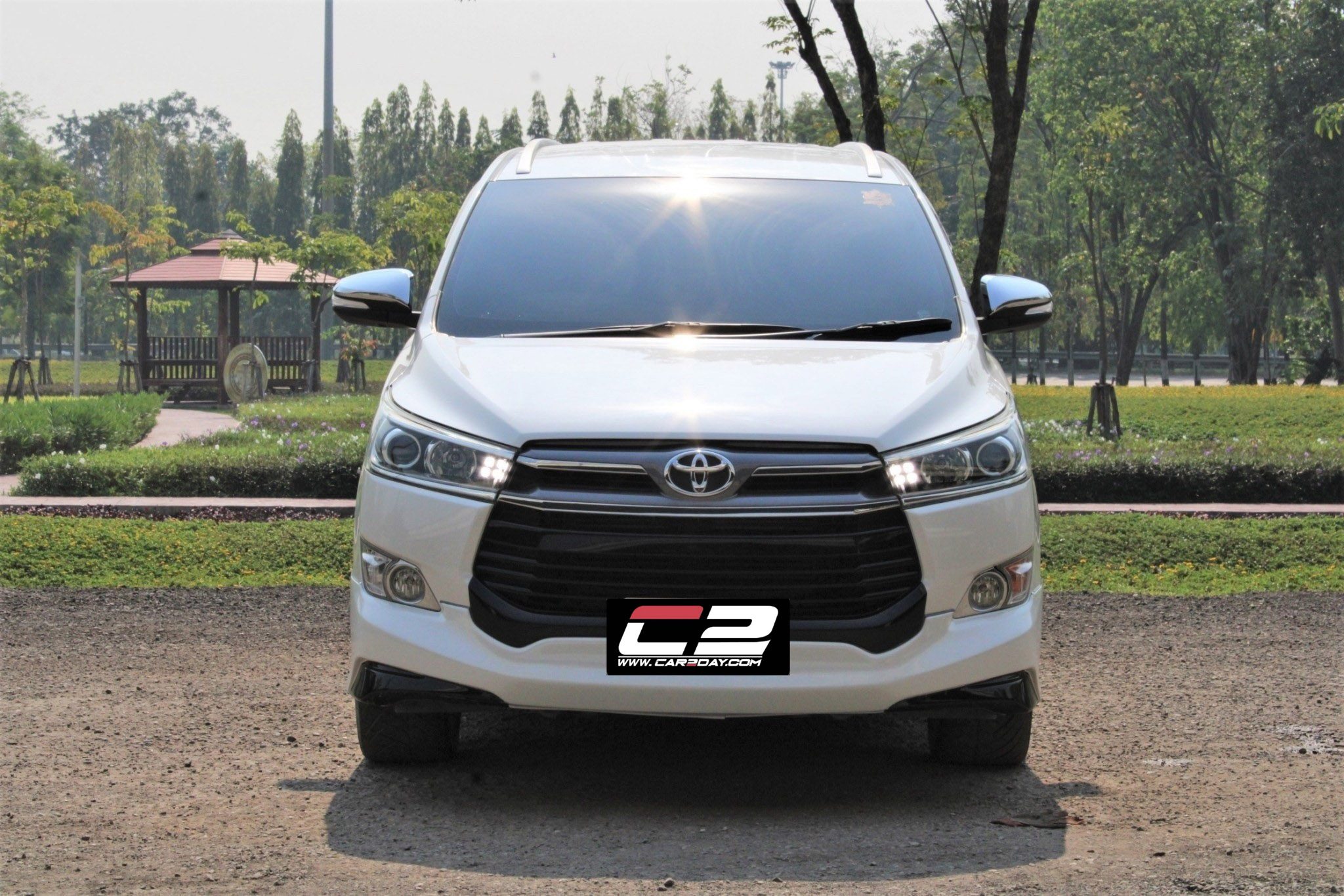 2017 TOYOTA INNOVA 2.8 V AT