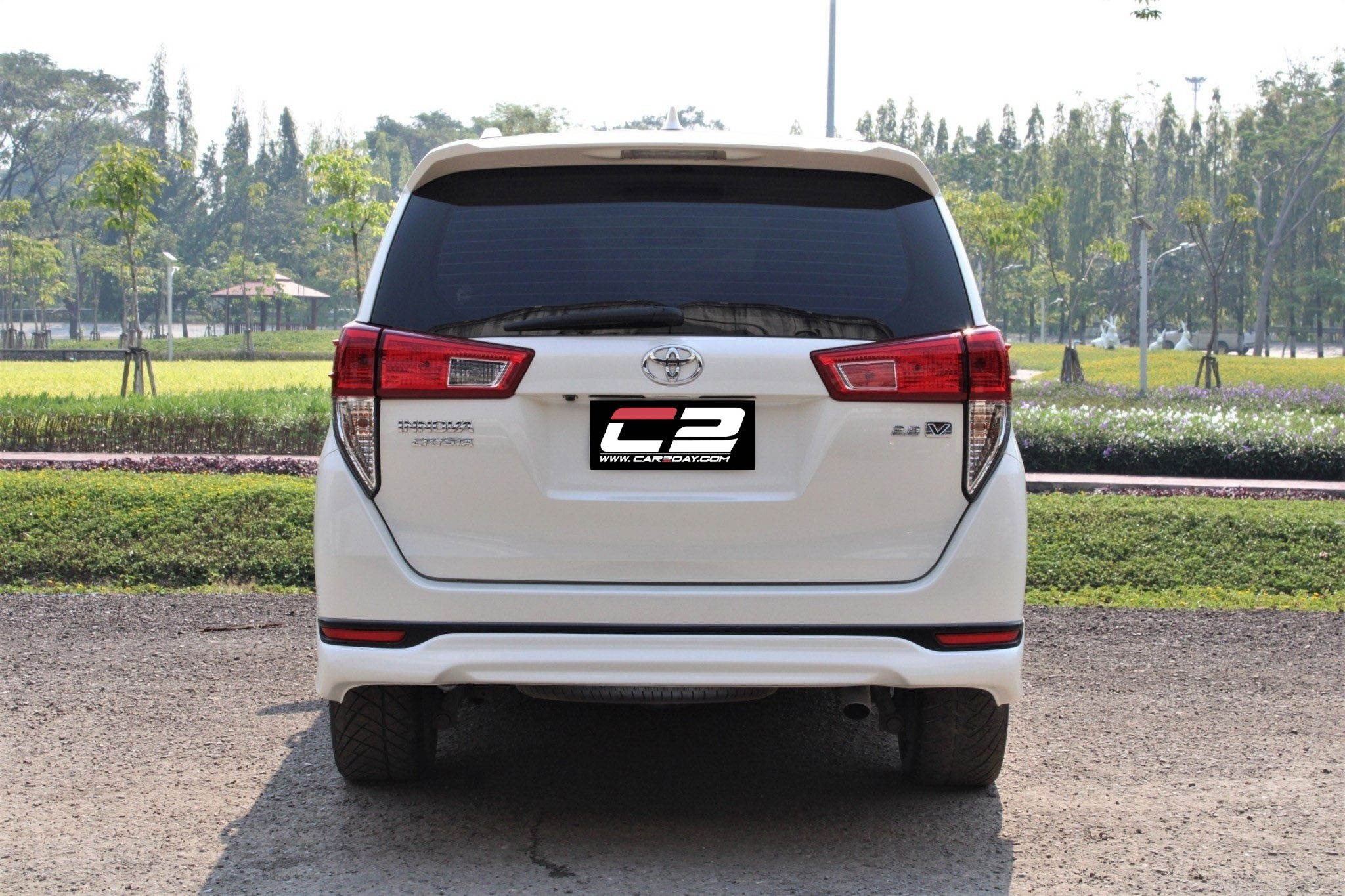 2017 TOYOTA INNOVA 2.8 V AT