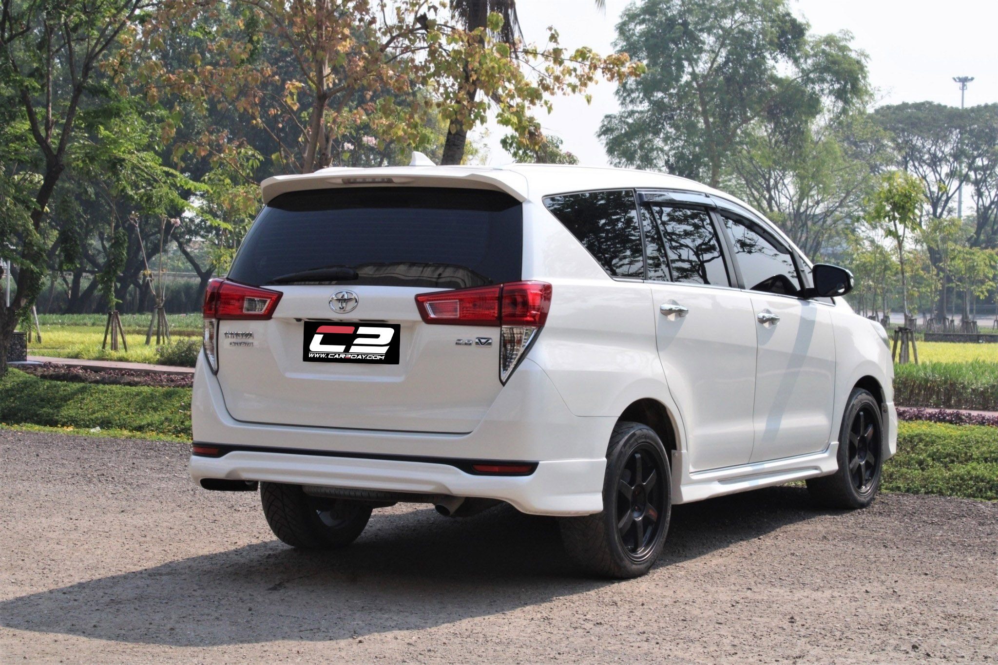 2017 TOYOTA INNOVA 2.8 V AT