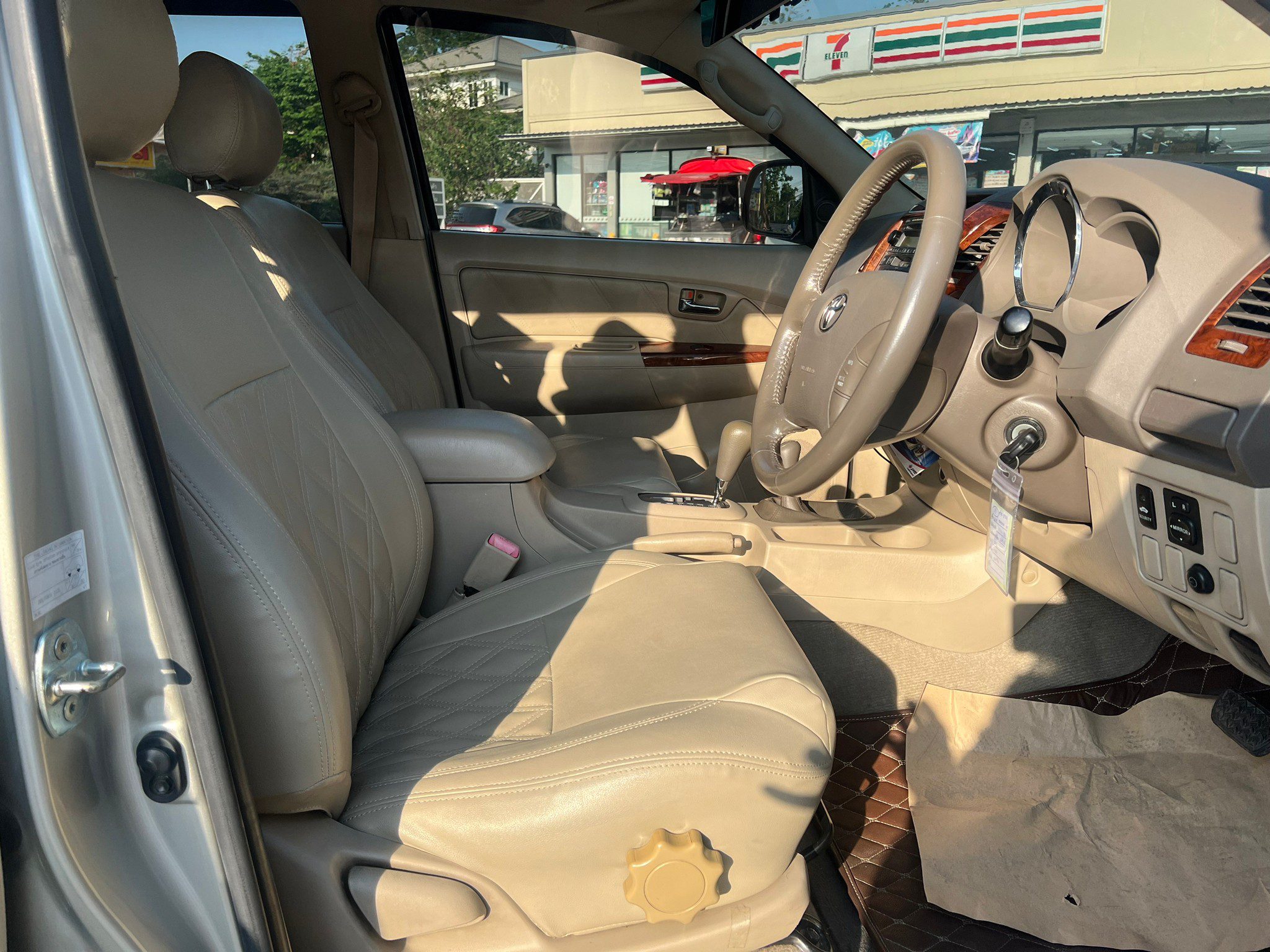 2005 TOYOTA Fortuner 2.7
