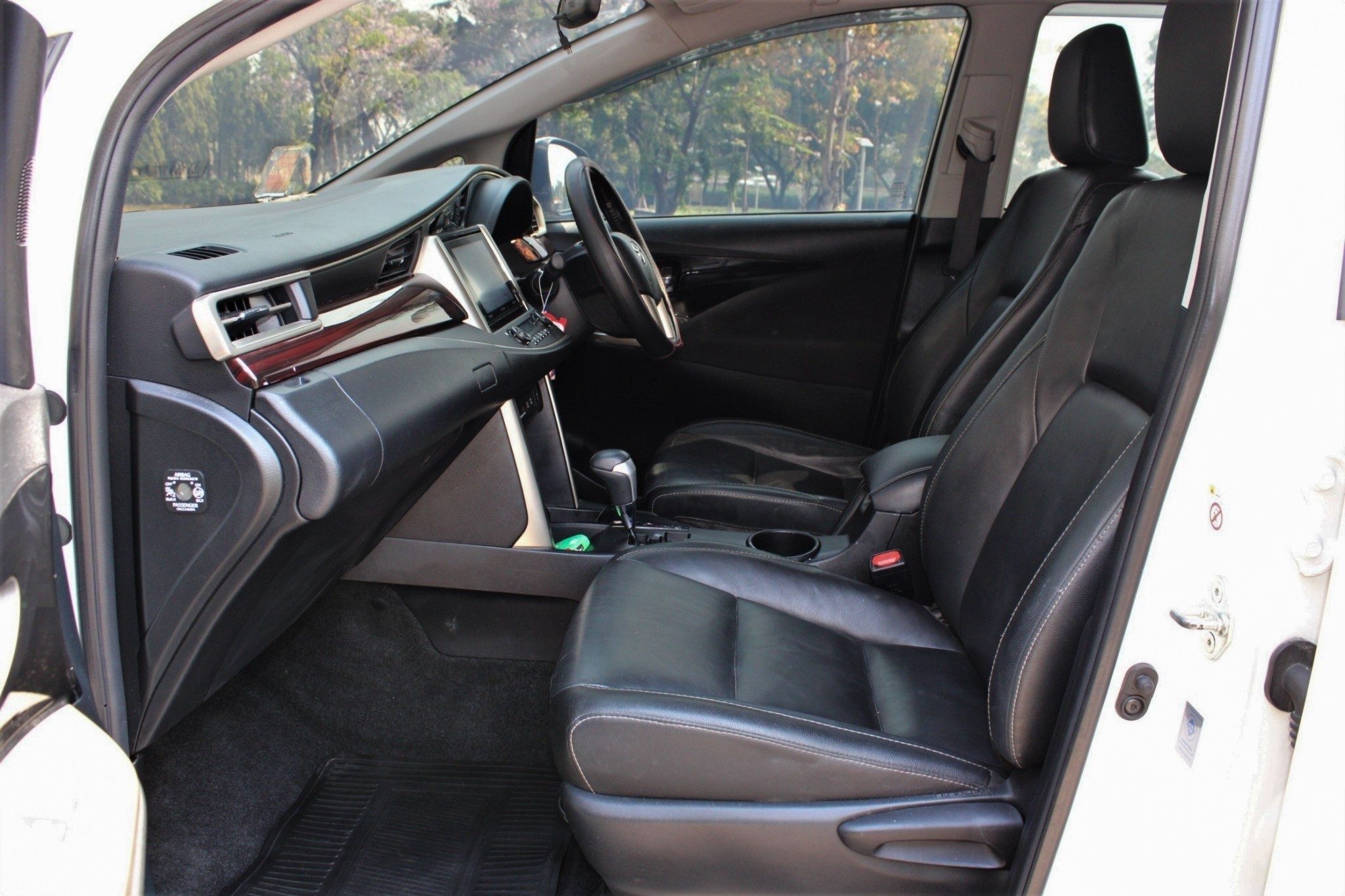 2017 TOYOTA INNOVA 2.8 V AT