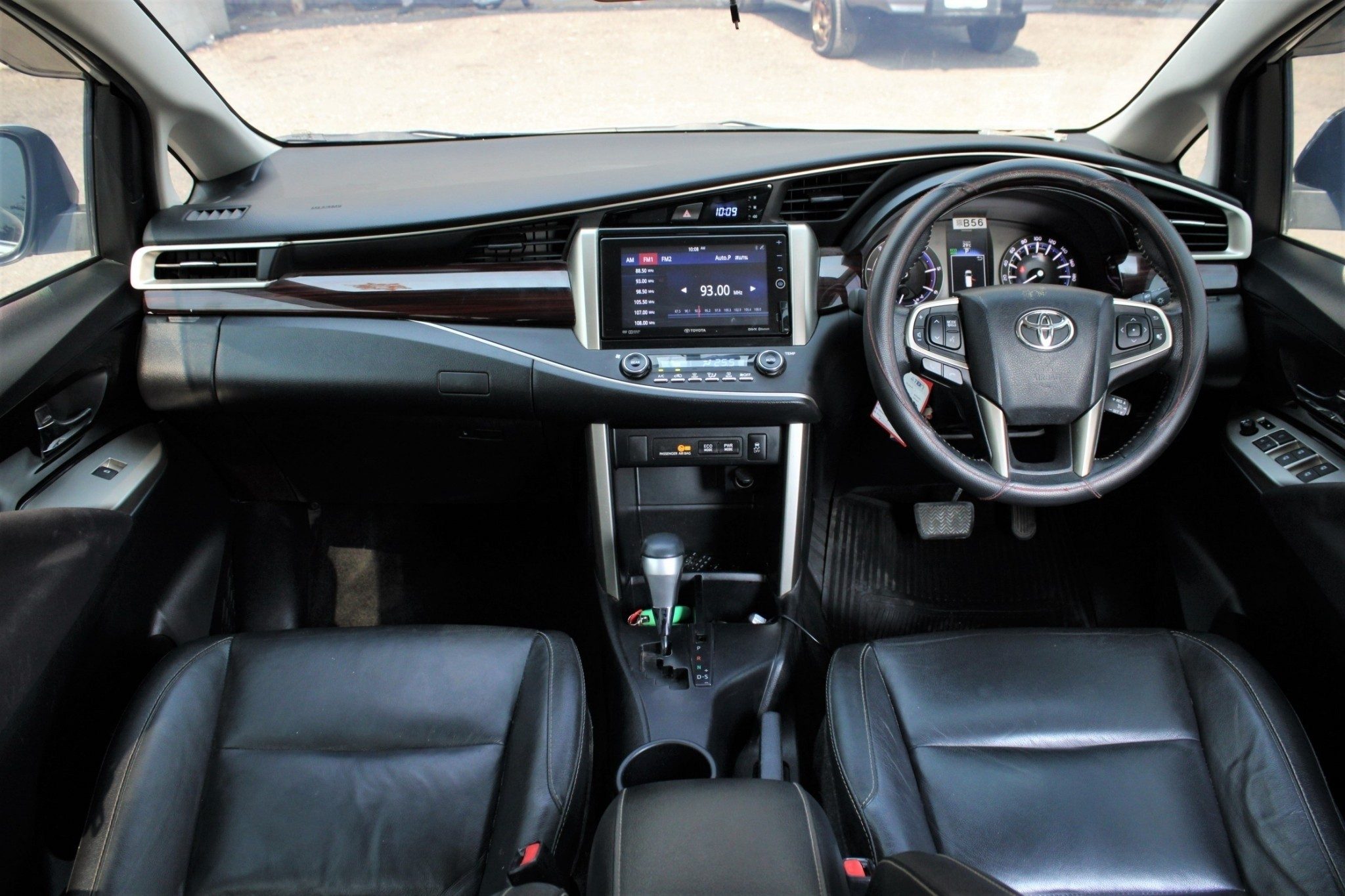 2017 TOYOTA INNOVA 2.8 V AT