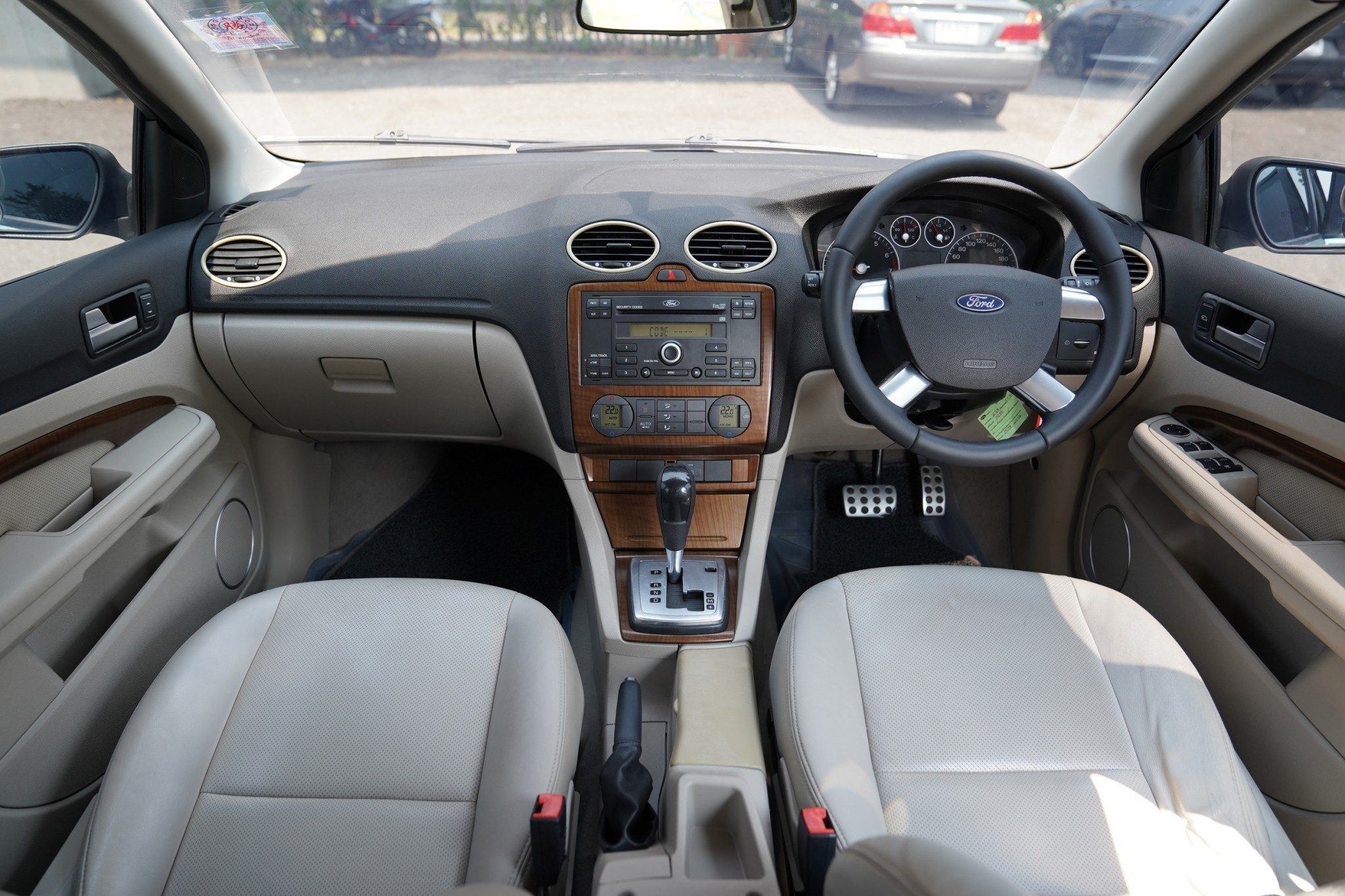 FORD FOCUS 2.0 GHIA AT