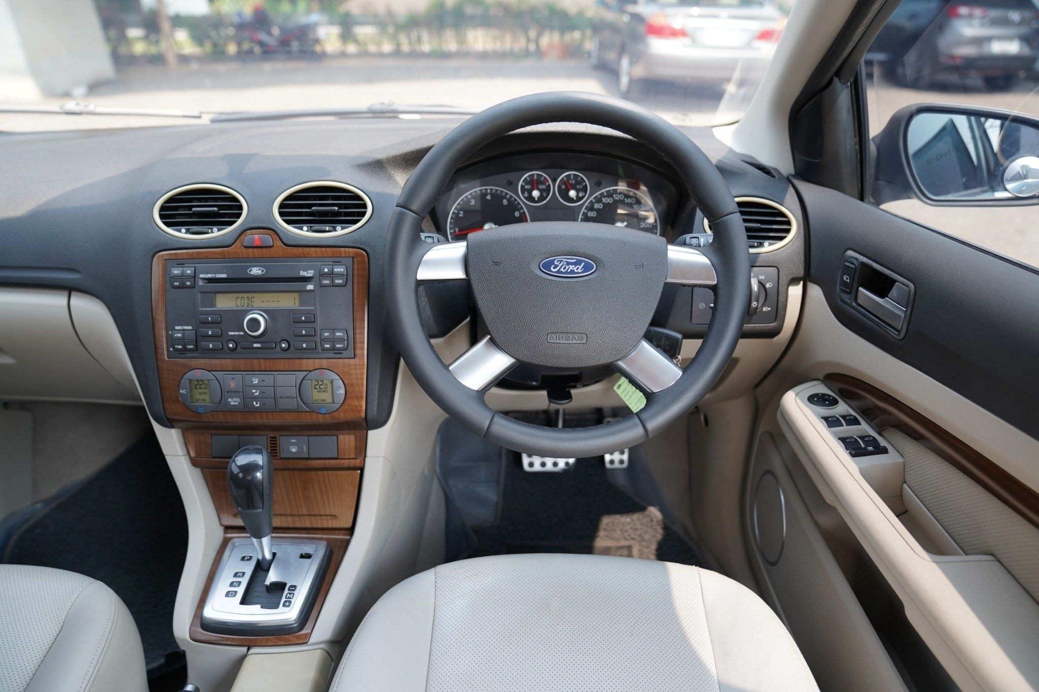 FORD FOCUS 2.0 GHIA AT