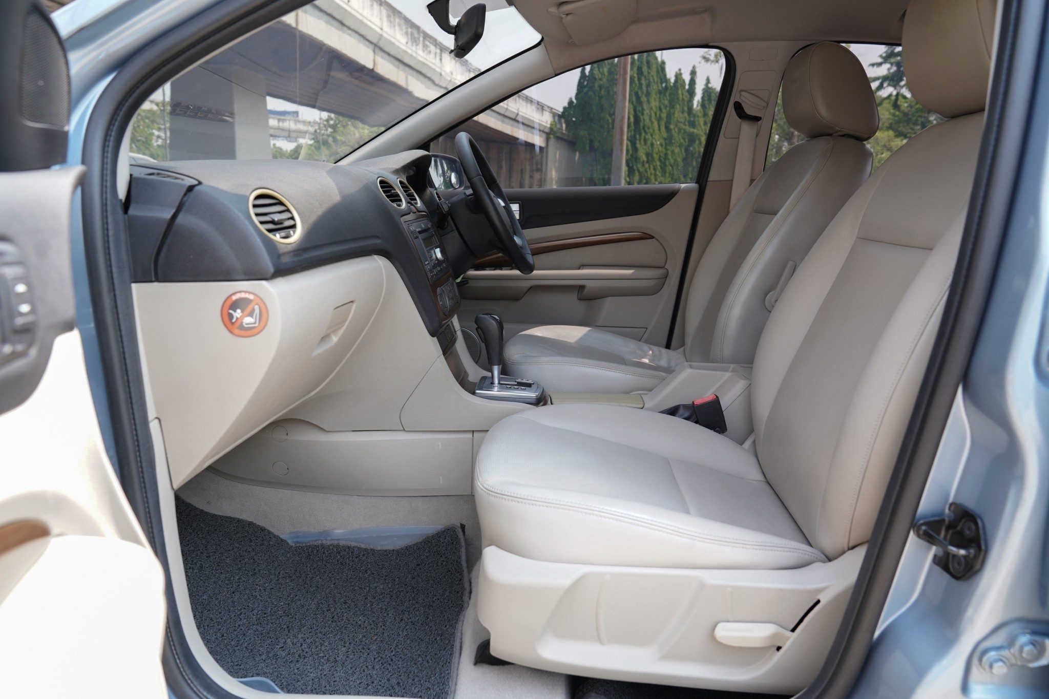 FORD FOCUS 2.0 GHIA AT