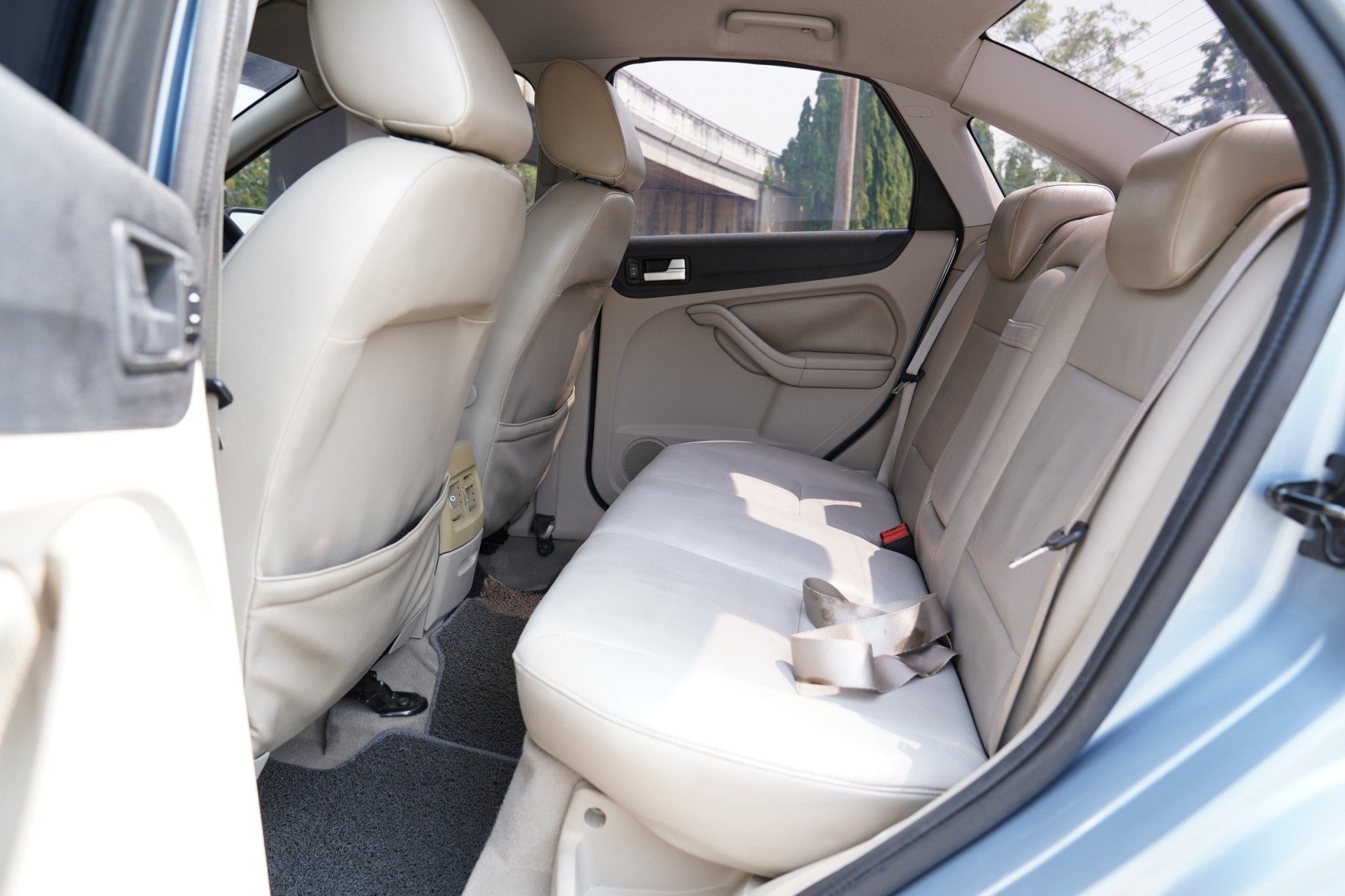 FORD FOCUS 2.0 GHIA AT