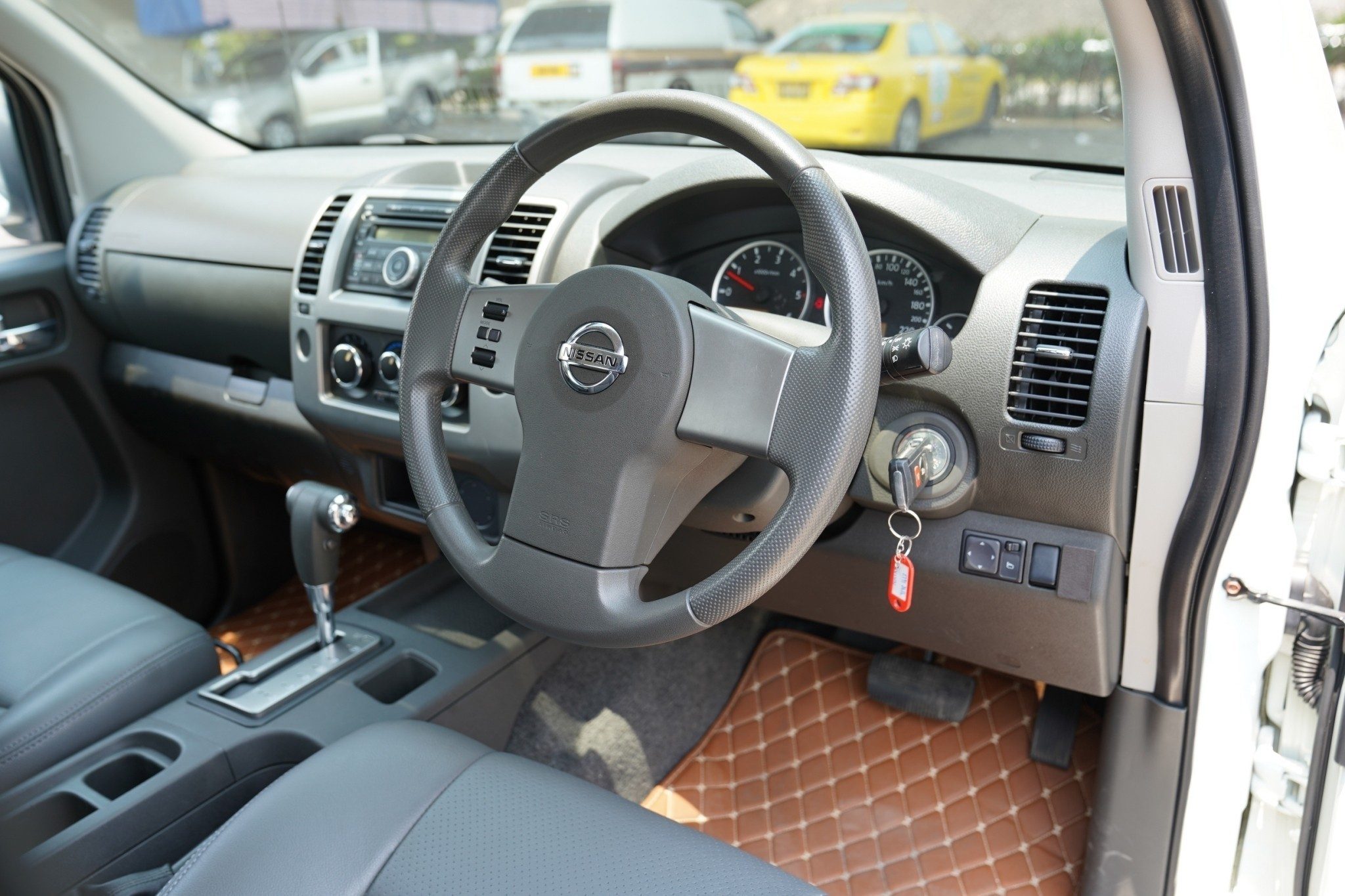 2013 NISSAN NAVARA 2.5 LE Calibre AT