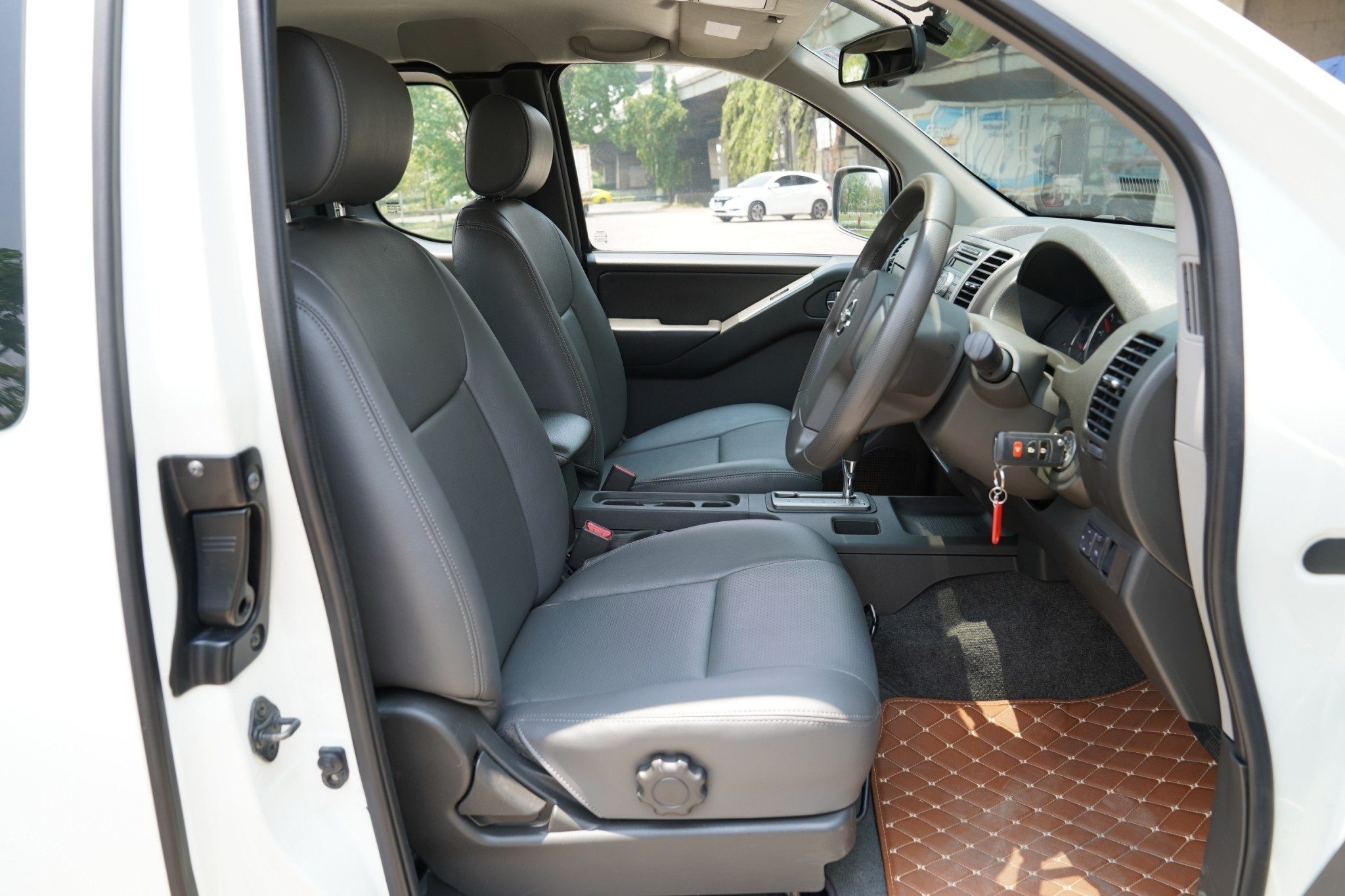 2013 NISSAN NAVARA 2.5 LE Calibre AT