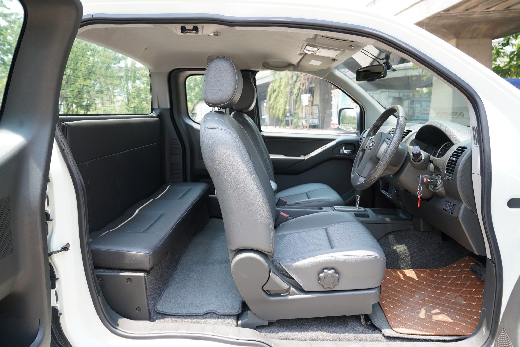 2013 NISSAN NAVARA 2.5 LE Calibre AT