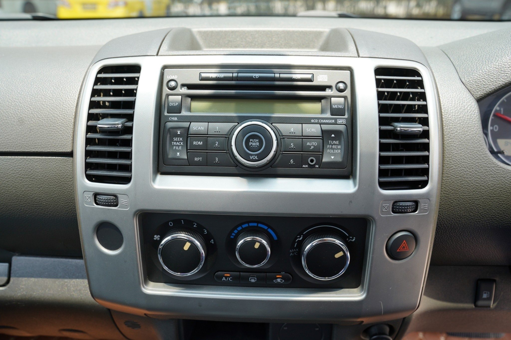 2013 NISSAN NAVARA 2.5 LE Calibre AT
